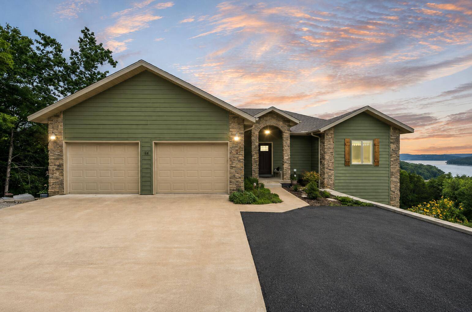 64 Ridgemont CIR, Branson West, MO 65737
