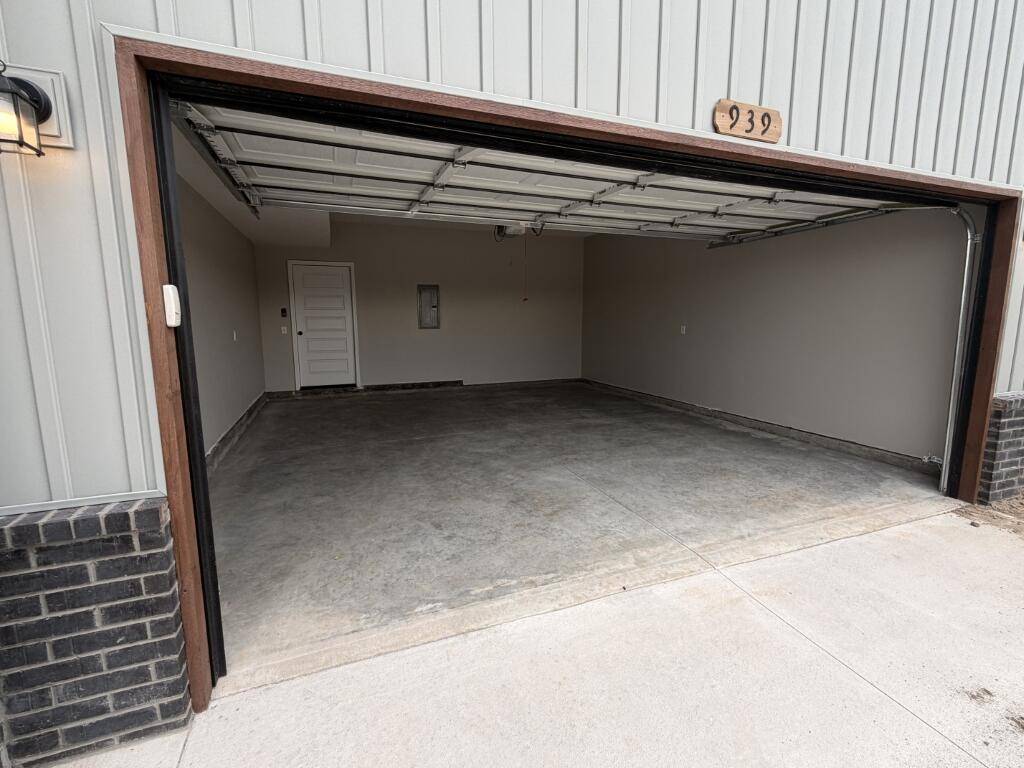 939 Holstein LN, Marshfield, MO 65706
