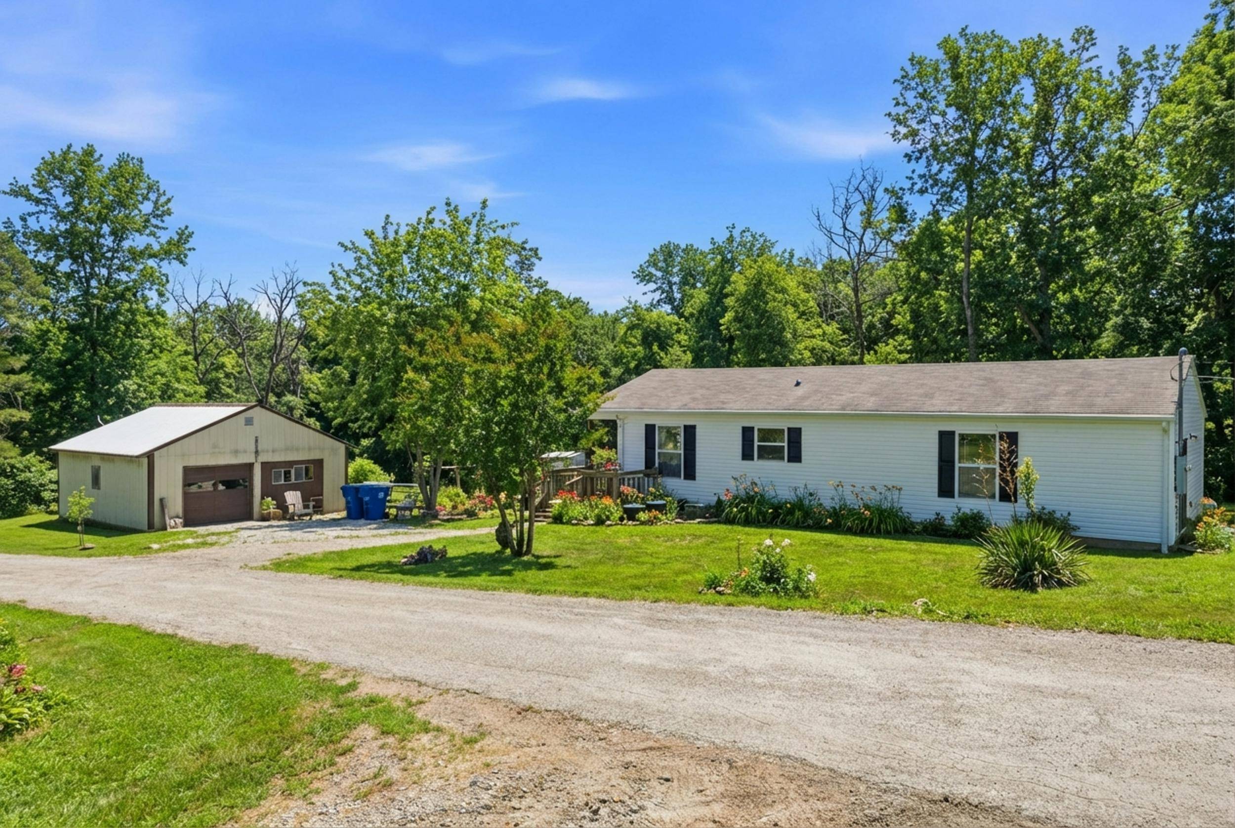 206 Old Deadend RD, Taneyville, MO 65759