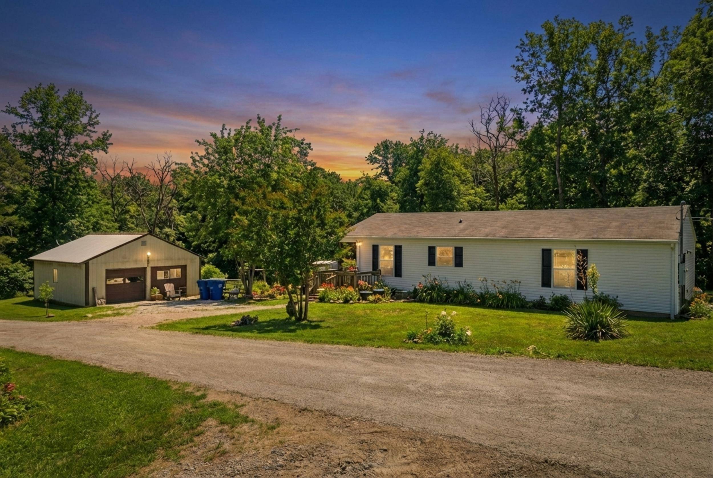 206 Old Deadend RD, Taneyville, MO 65759