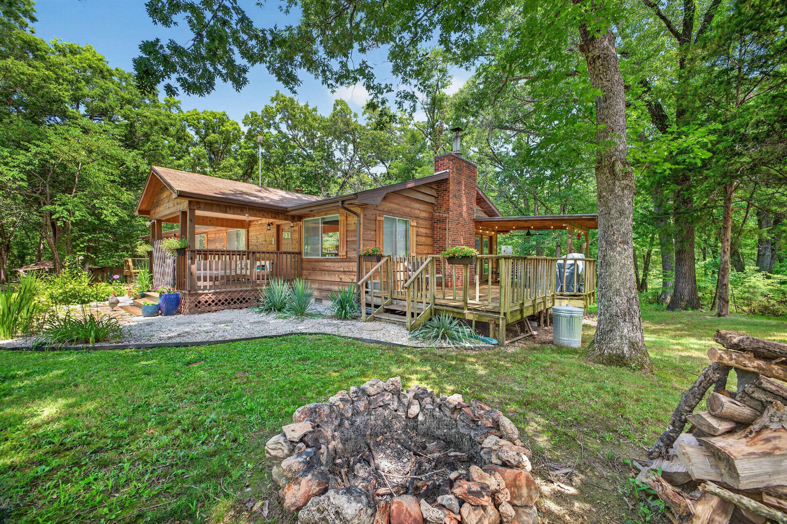 411 Moon Valley RD, Lebanon, MO 65536