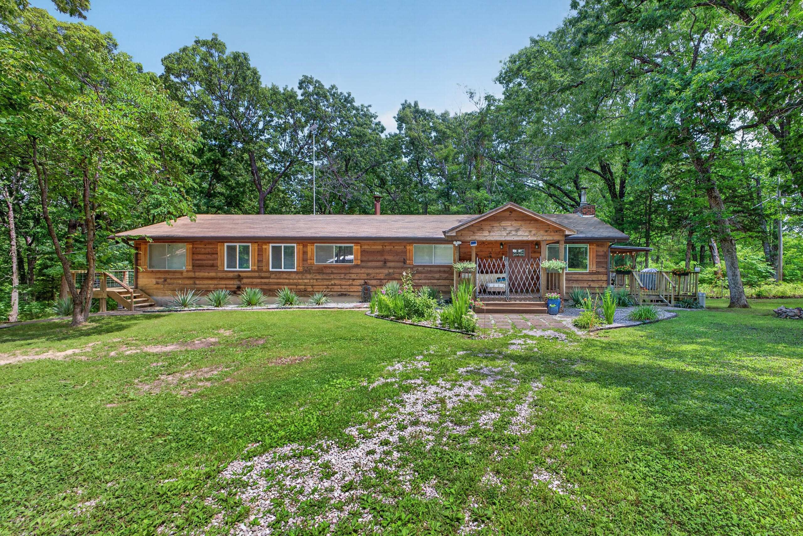 411 Moon Valley RD, Lebanon, MO 65536