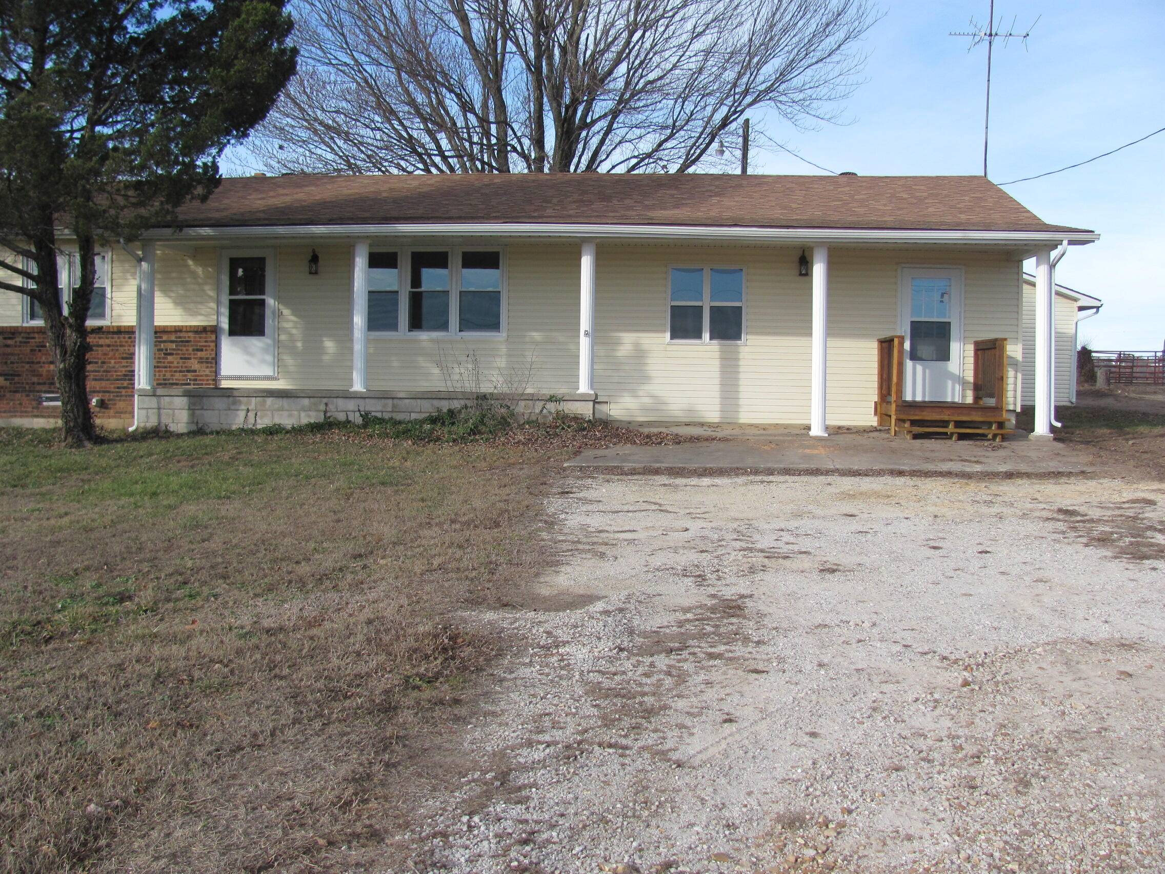 665 N Lemmon AVE, Bolivar, MO 65613