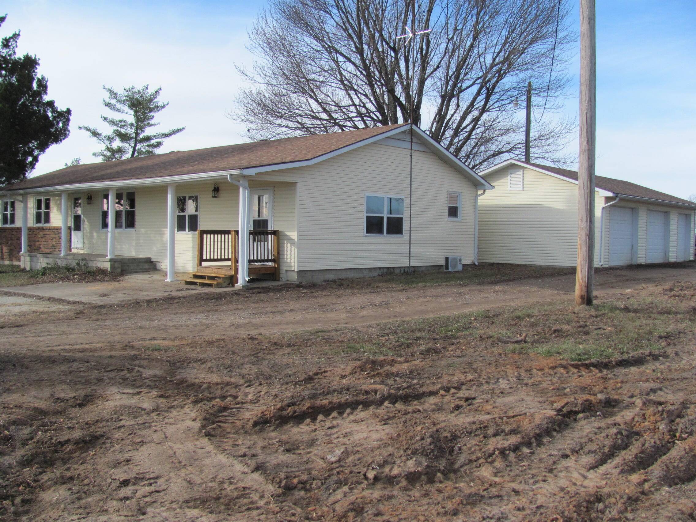 665 N Lemmon AVE, Bolivar, MO 65613
