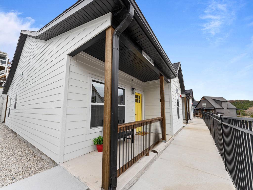 227 Watersound WAY, Hollister, MO 65672