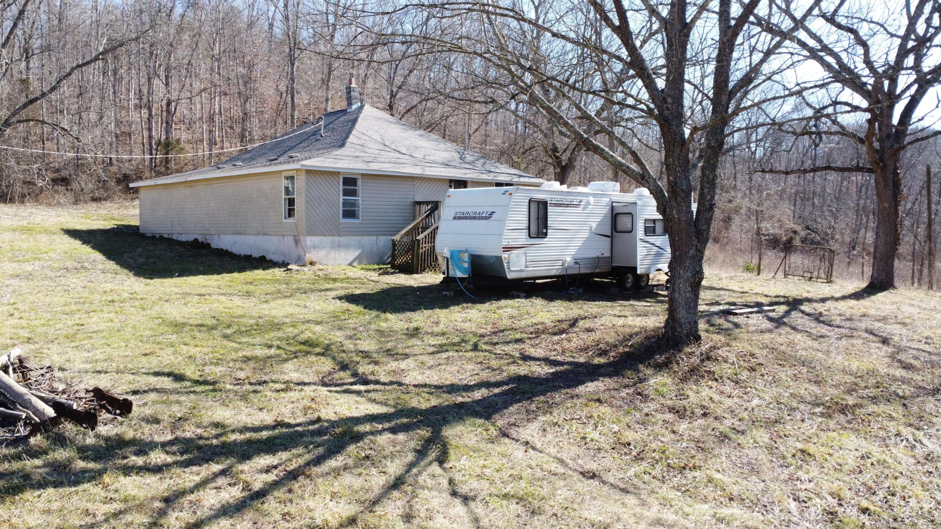 1677 Glad Hill RD, Mansfield, MO 65704