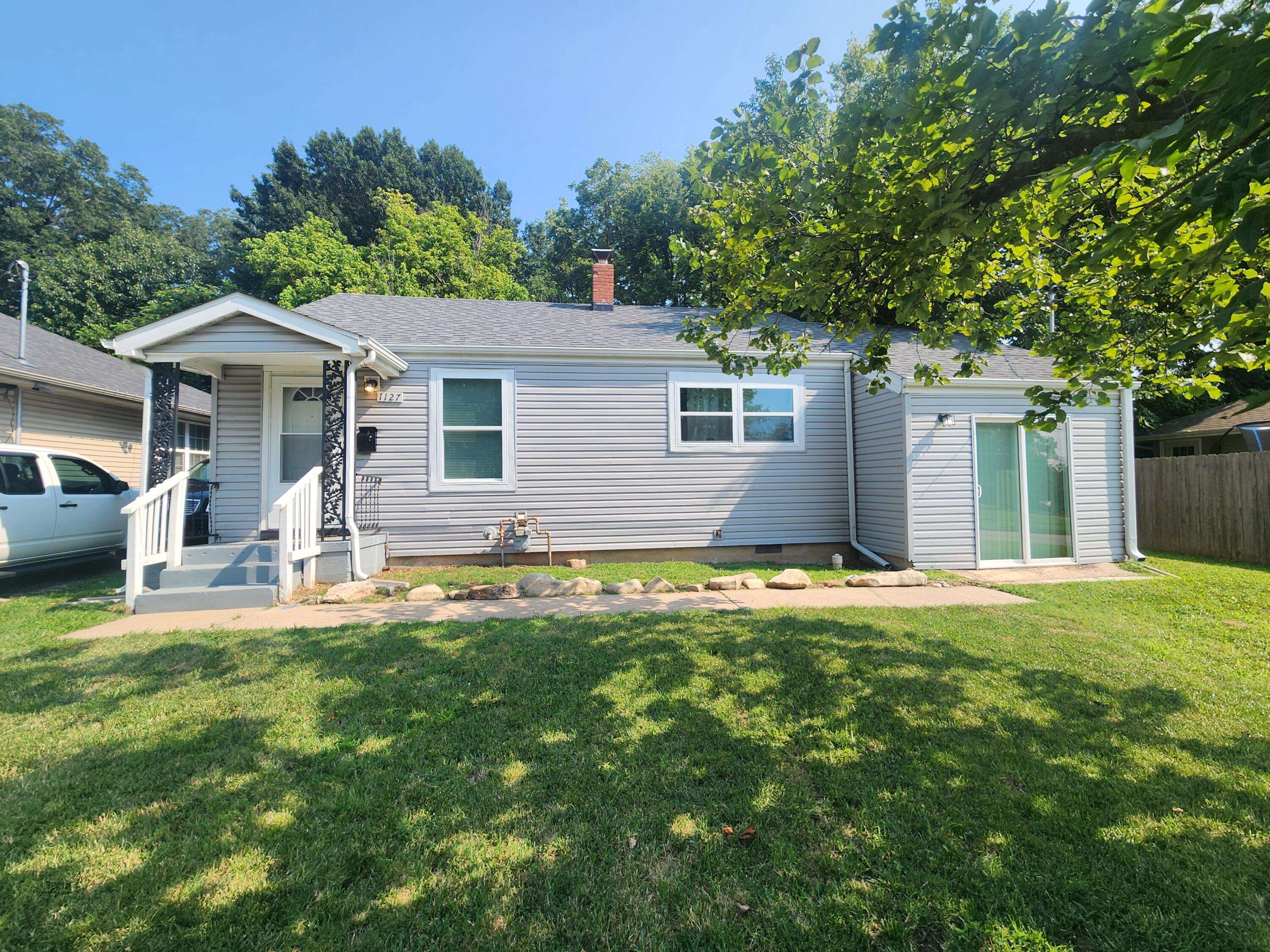 1127 E Pacific ST, Springfield, MO 65803