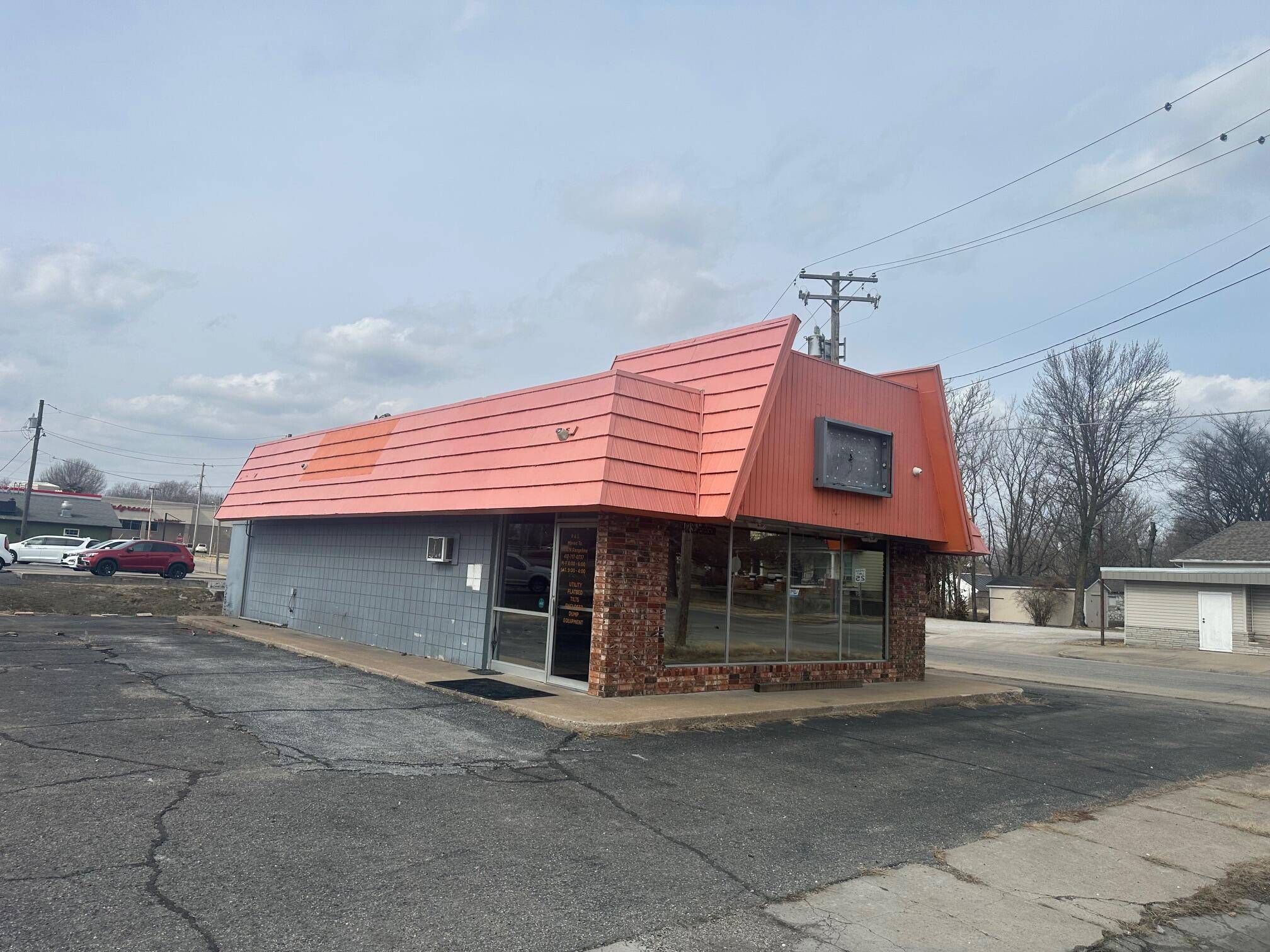402 S Jefferson ST, Webb City, MO 64870