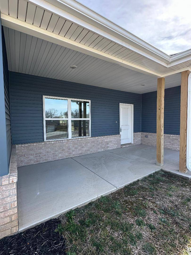 1753 Cash DR, Mt Vernon, MO 65712