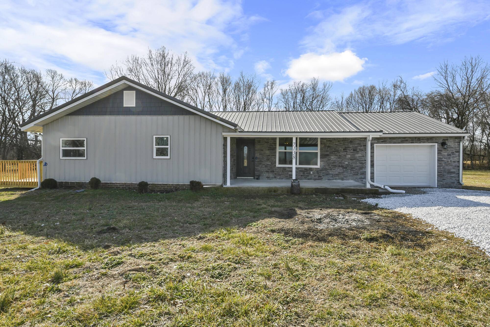 7138 W Farm Rd 136, Springfield, MO 65802