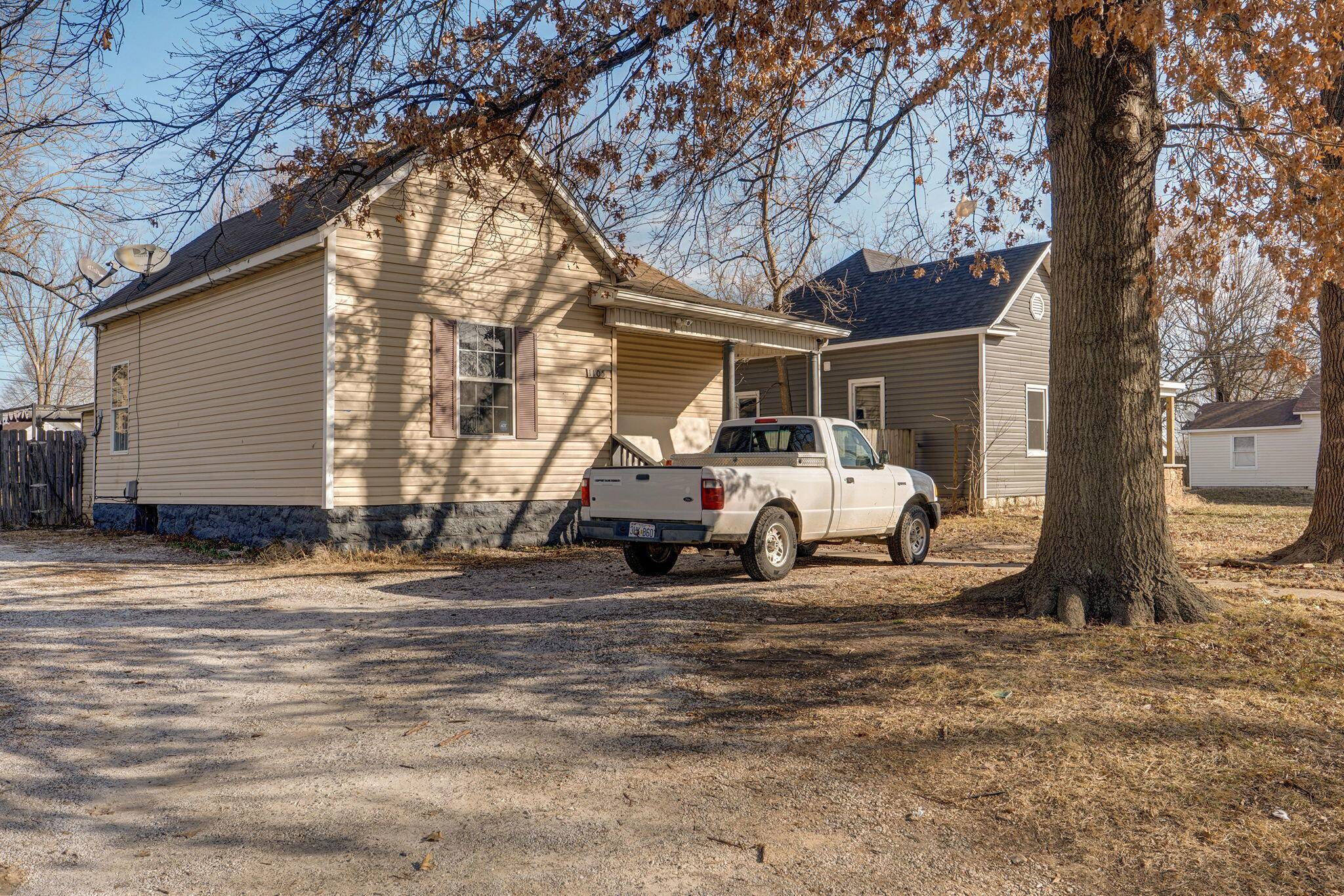 1105 W Division ST, Springfield, MO 65803