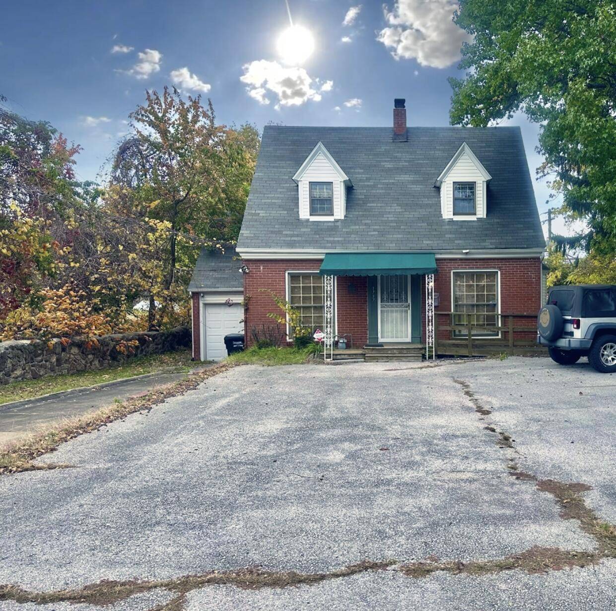 1737 E Walnut ST, Springfield, MO 65802