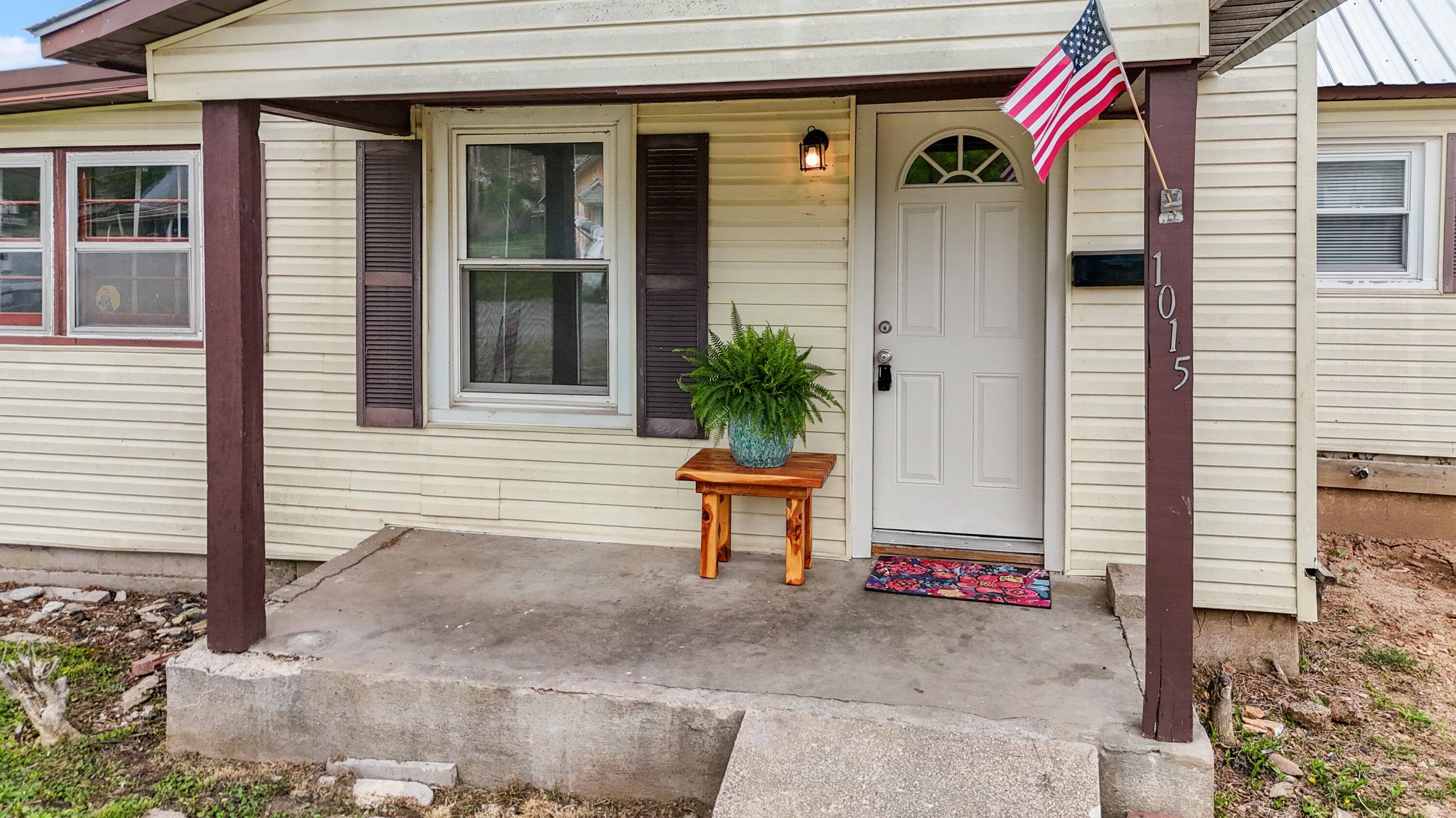 1015 Harold ST, Cassville, MO 65625