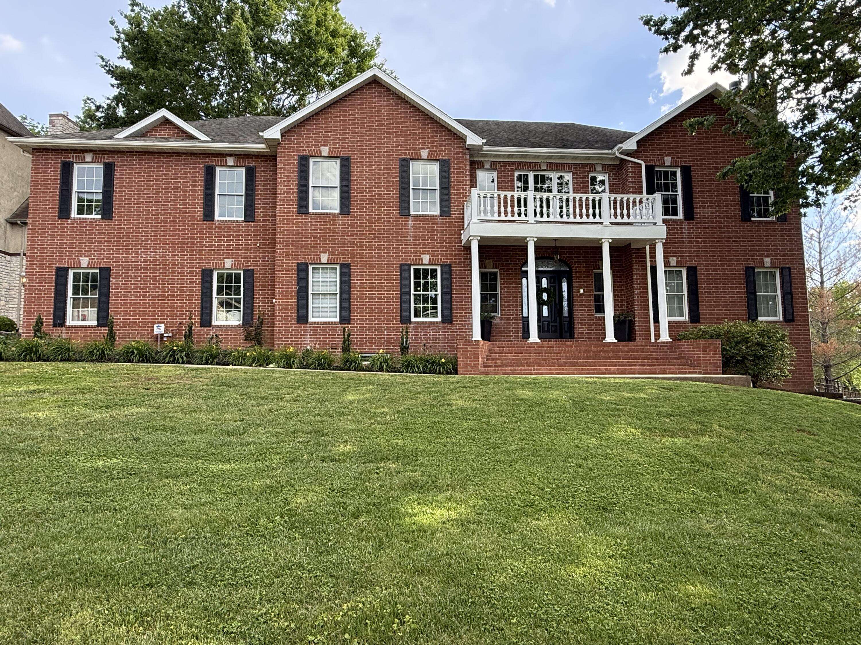 1658 W Caleb CT, Springfield, MO 65810