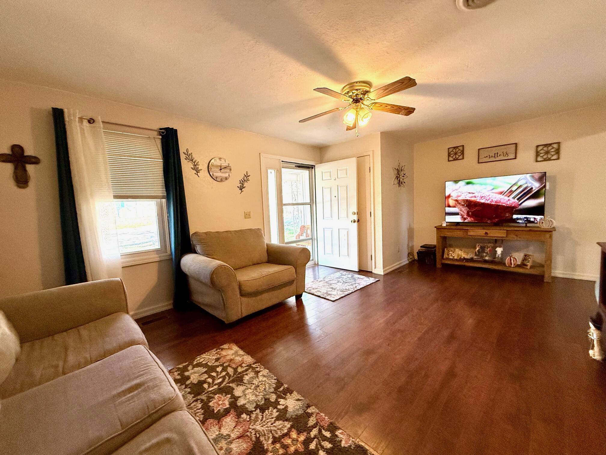 408 S 2nd ST, Houston, MO 65483