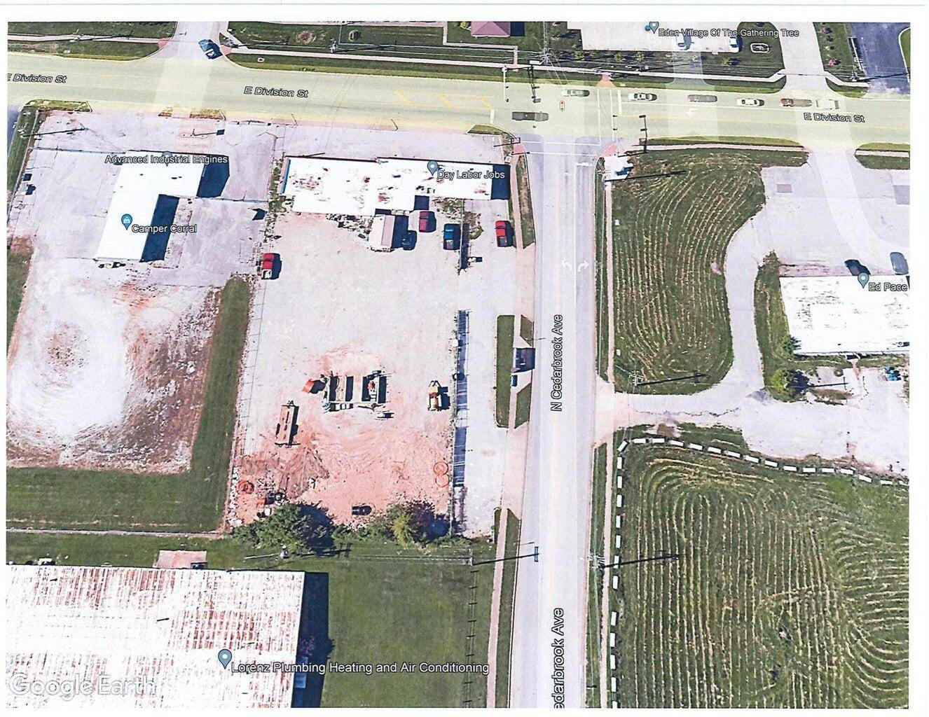 2754 E Division ST, Springfield, MO 65803