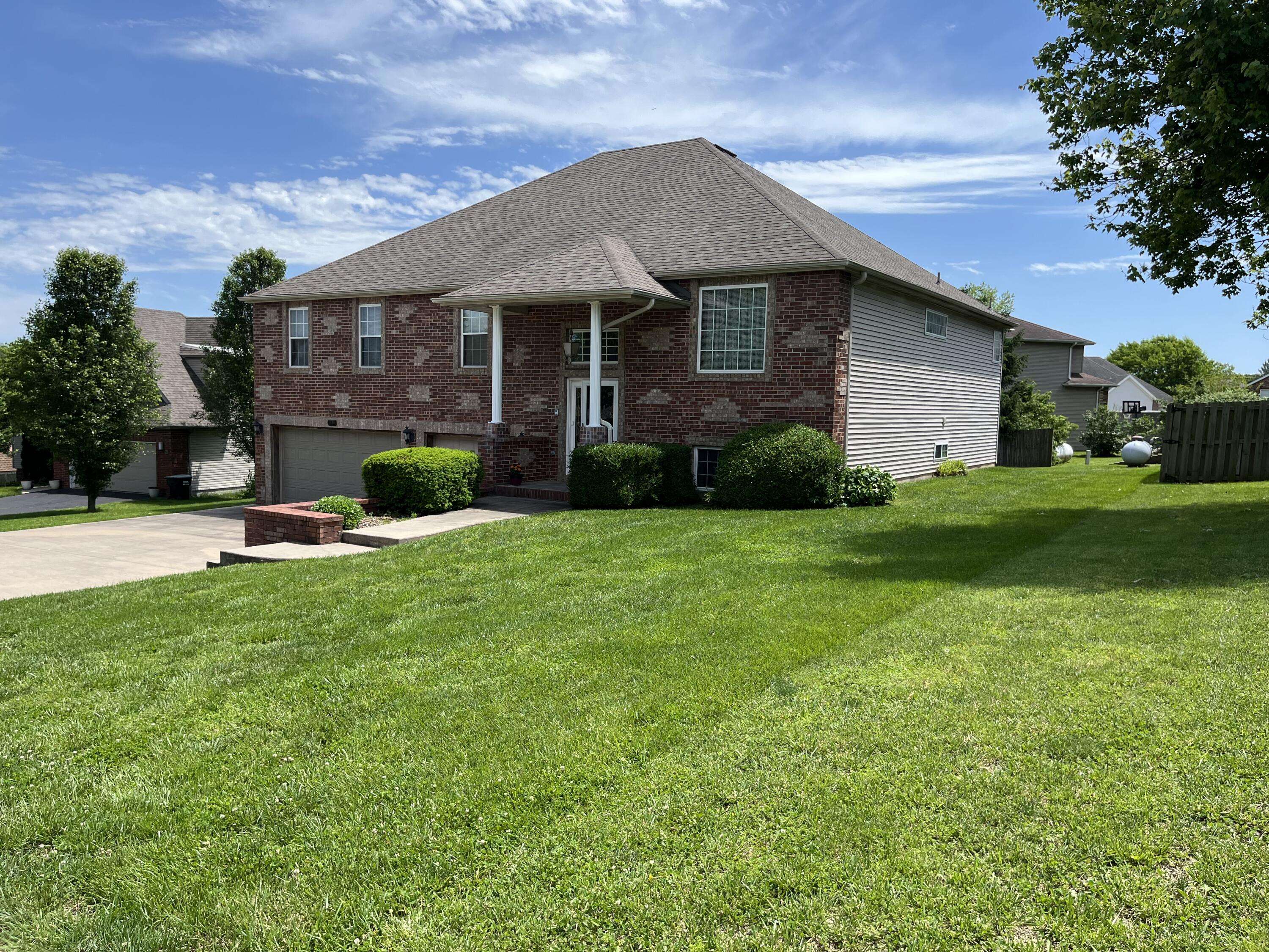 1518 W Stagecoach CT, Nixa, MO 65714
