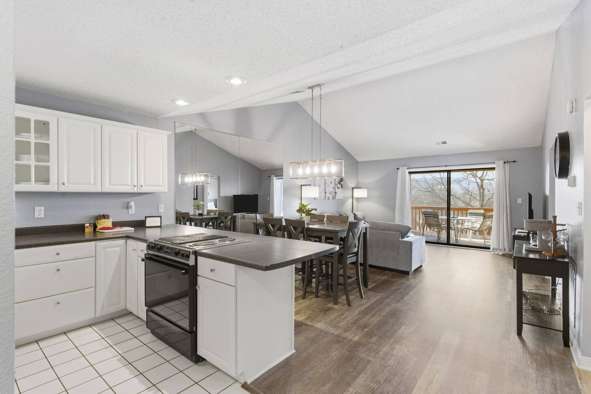175 Avondale DR #Apt 15, Branson, MO 65616