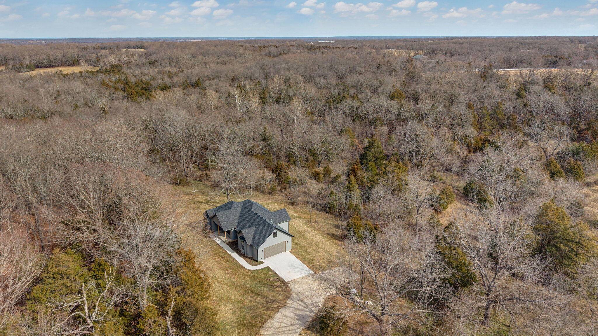 208 Danalia DR, Marshfield, MO 65706