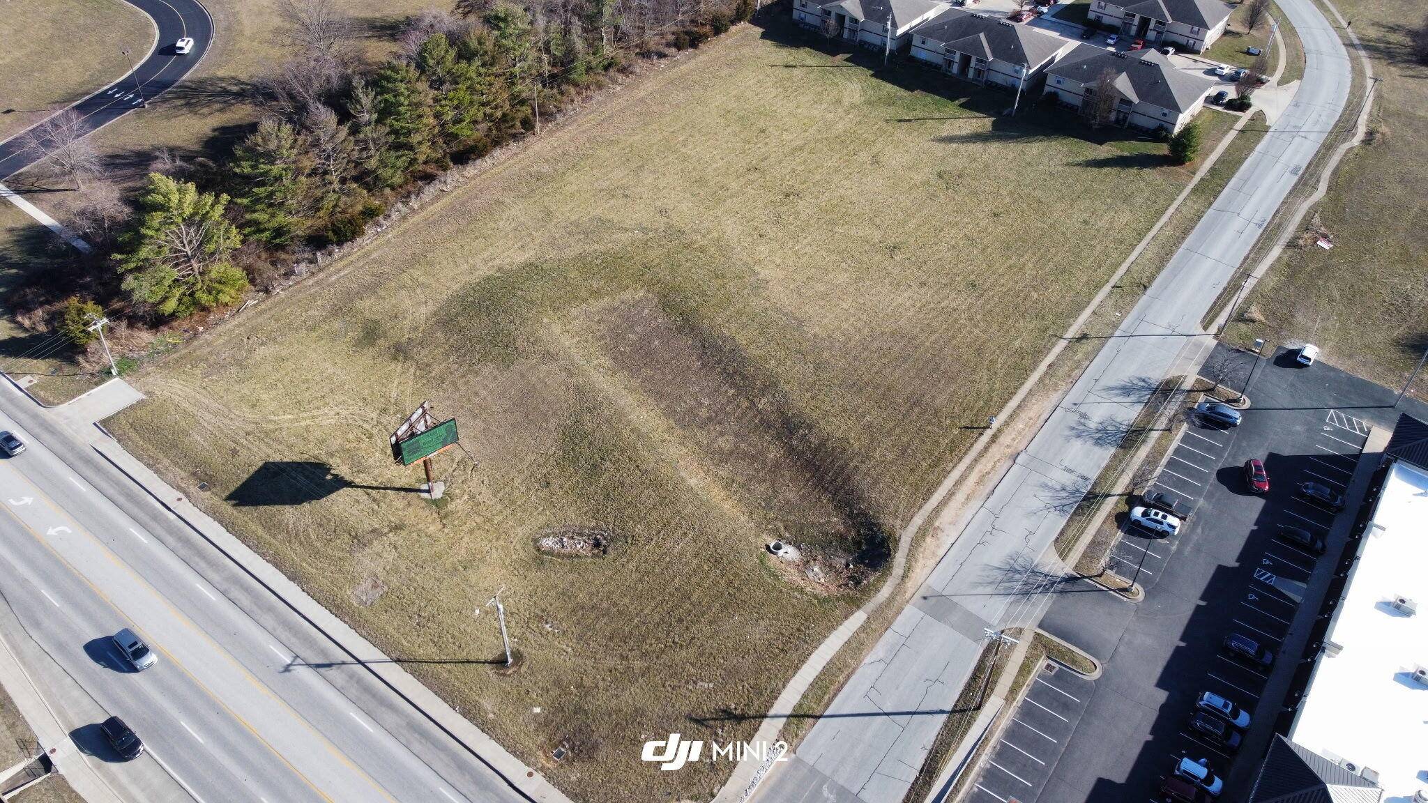 000 S 15th, Ozark, MO 65721