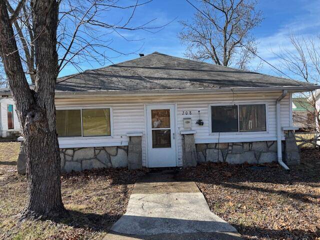 208 E 4th ST, Willow Springs, MO 65793