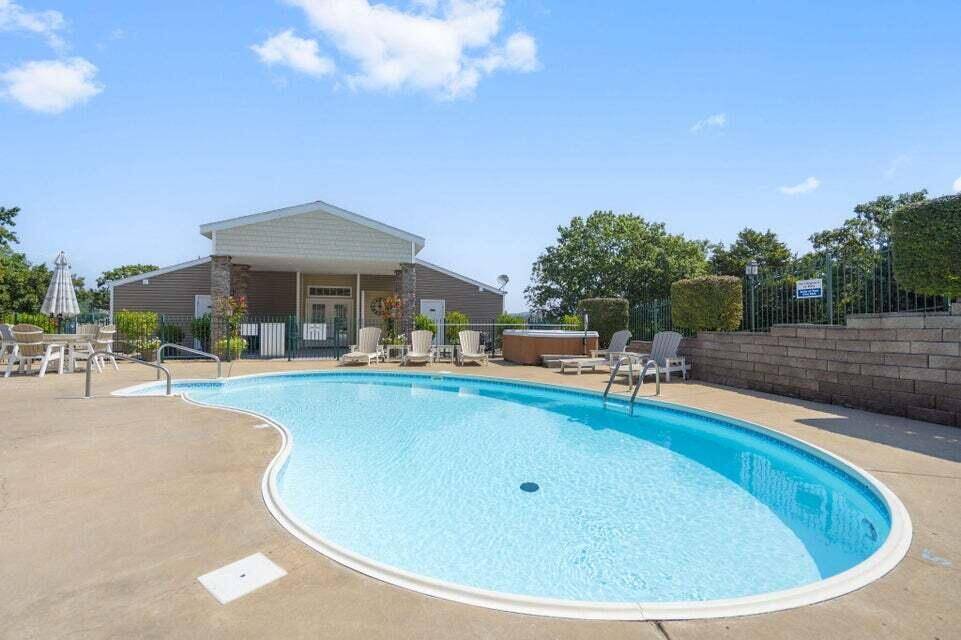 1202 Rocky Shore TER, Kimberling City, MO 65686