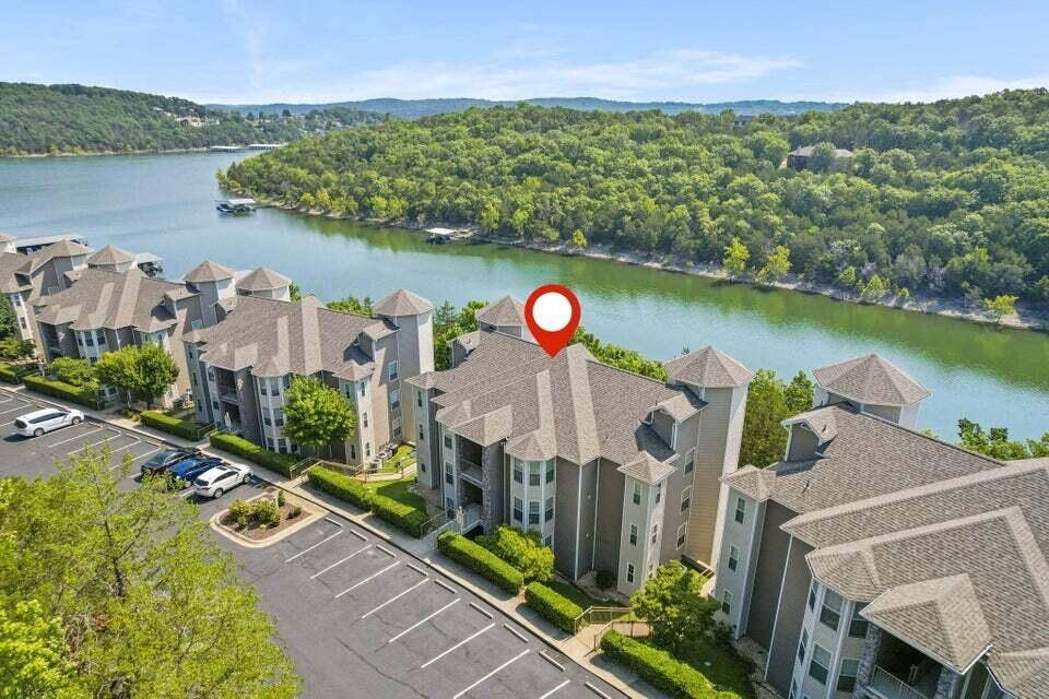 1202 Rocky Shore TER, Kimberling City, MO 65686