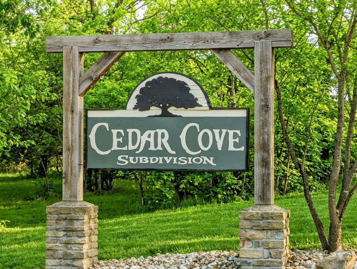 11 Tall Cedar LN, Reeds Spring, MO 65737