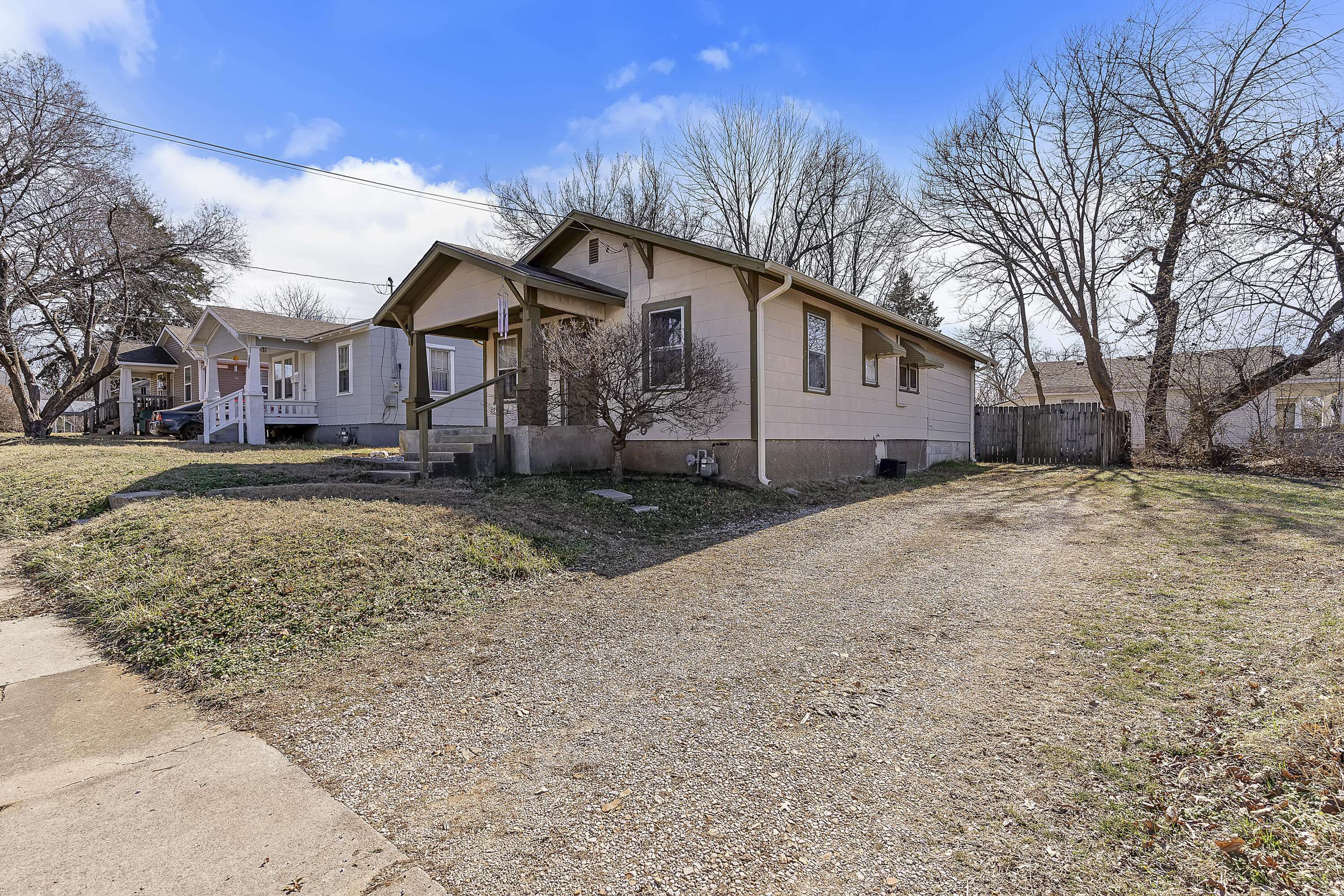 1328 W Elm ST, Springfield, MO 65806