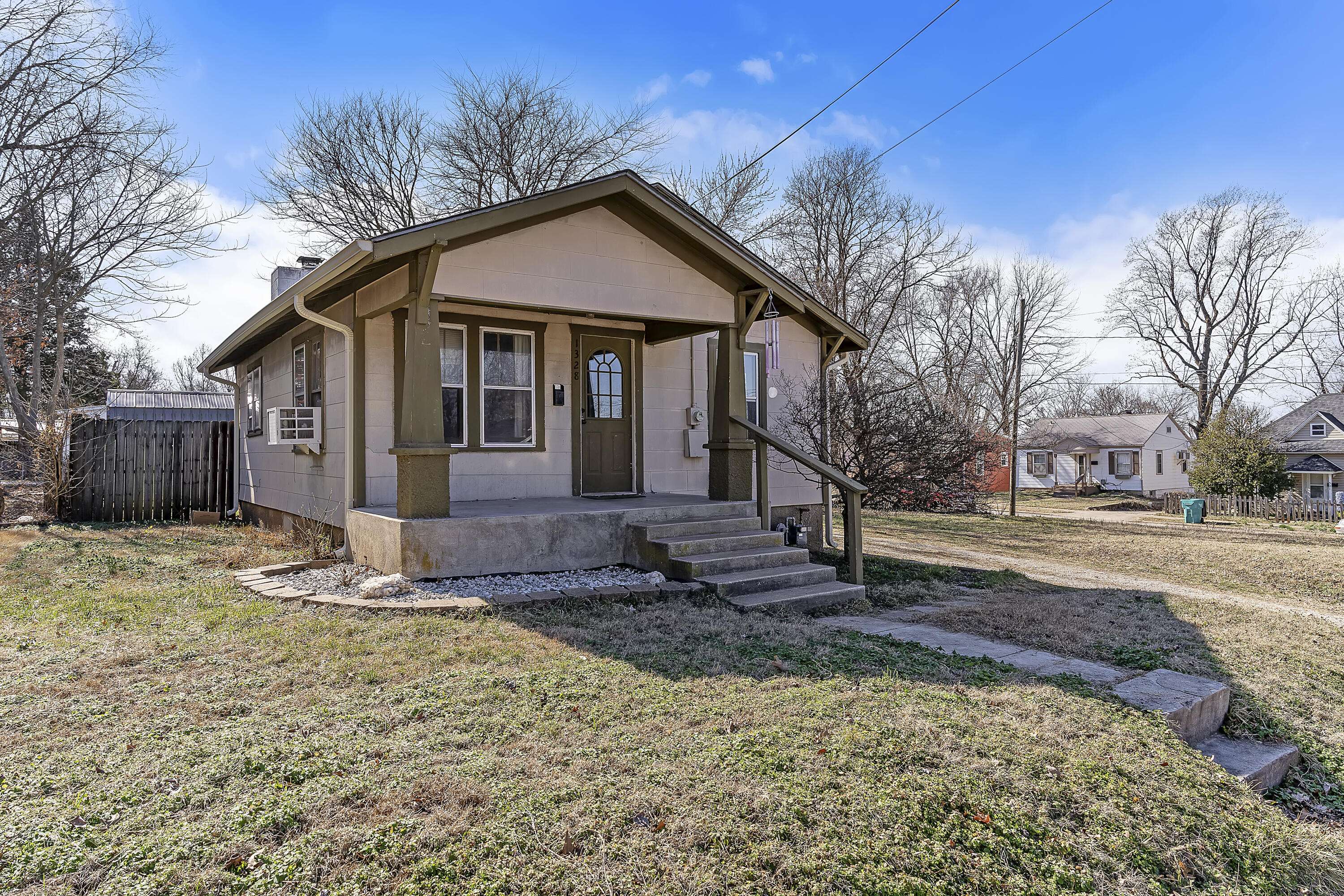 1328 W Elm ST, Springfield, MO 65806