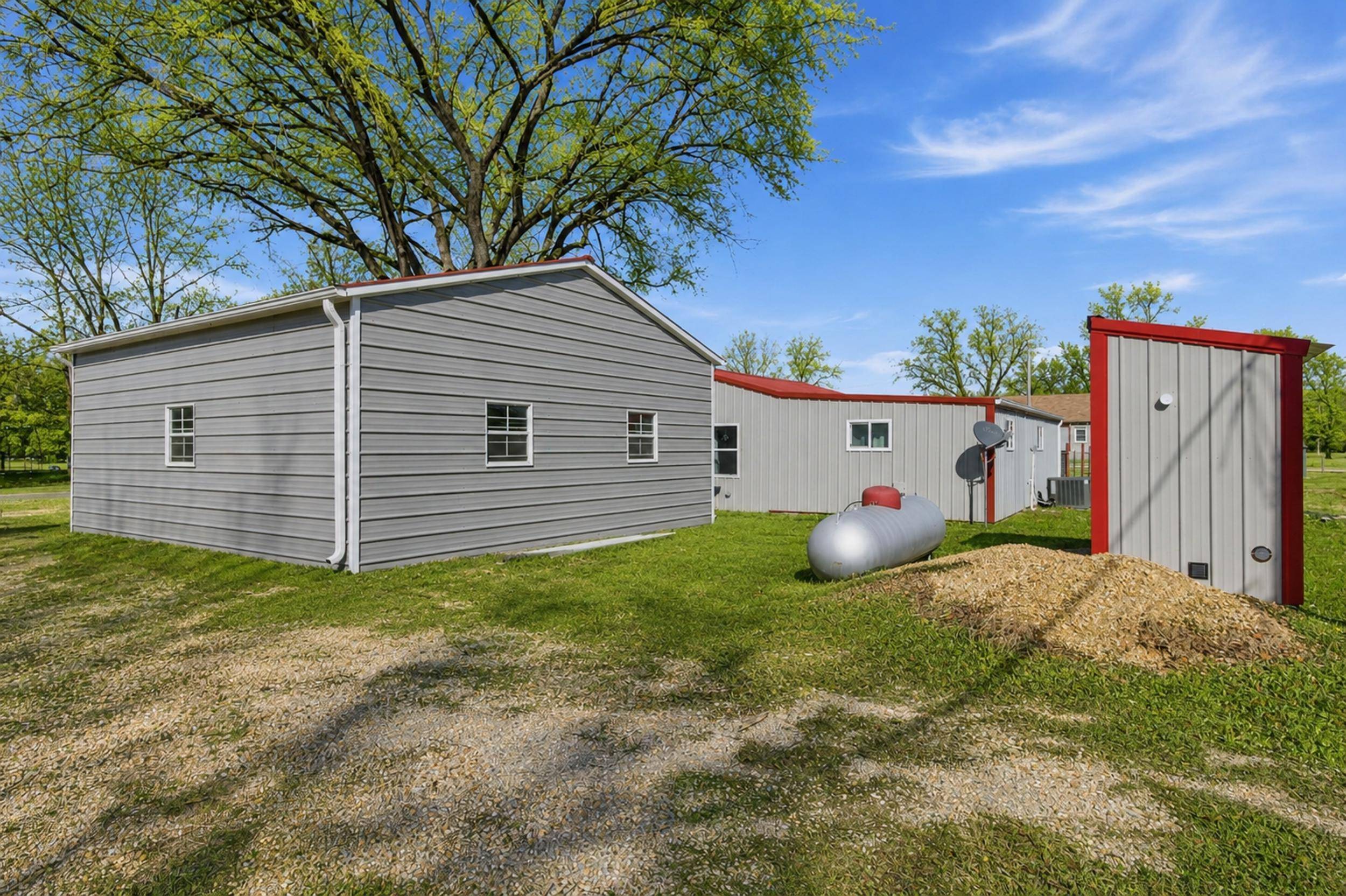 1382 Mo-99, Birch Tree, MO 65438