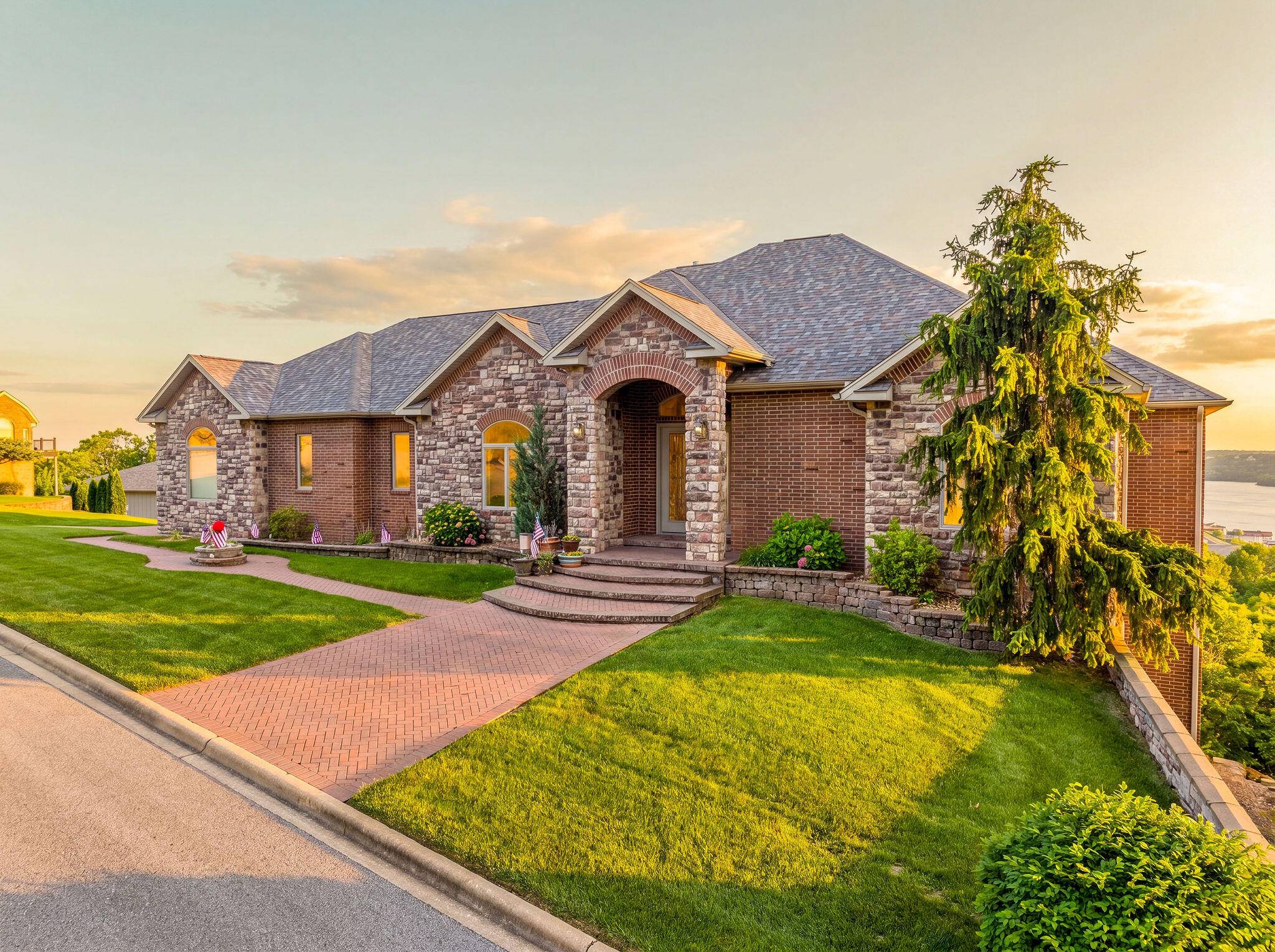 295 Split Rock DR, Hollister, MO 65672
