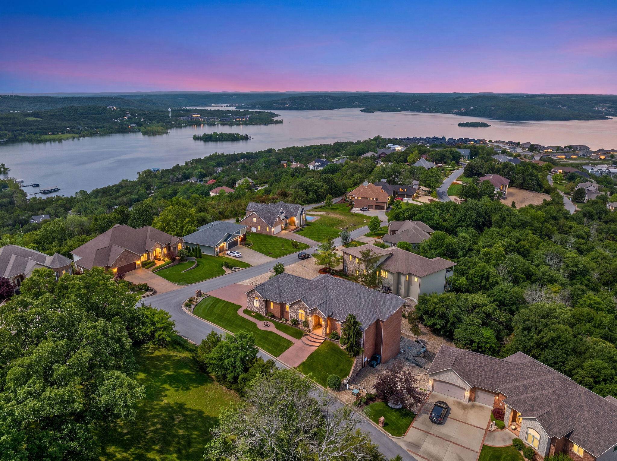 295 Split Rock DR, Hollister, MO 65672