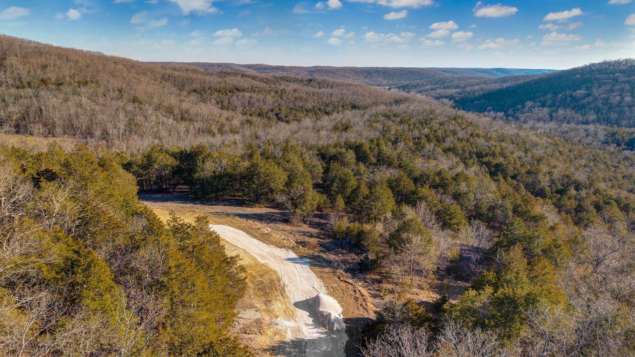 000 Rr Center RD, Ozark, MO 65721