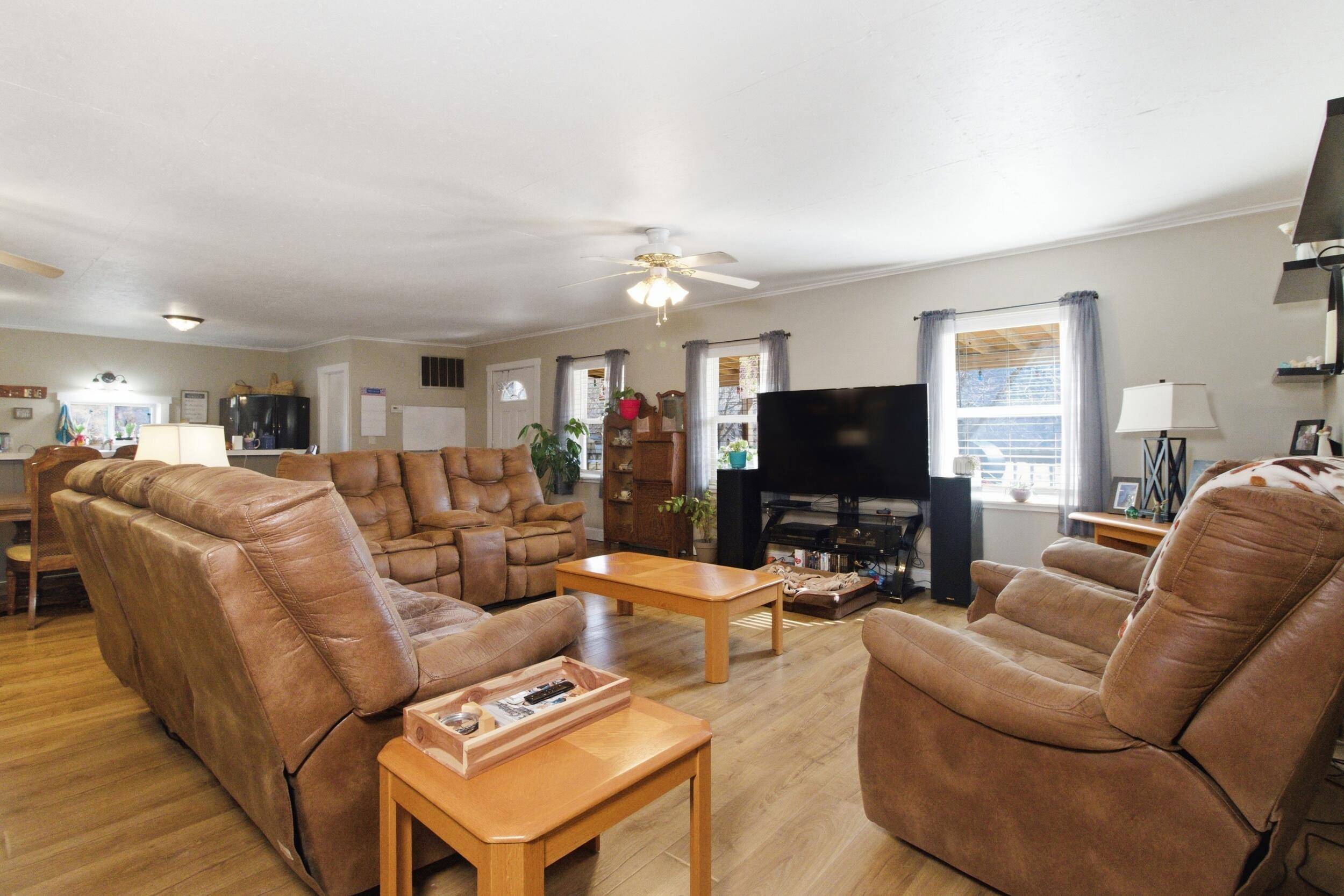 190 W Main ST, Gainesville, MO 65655