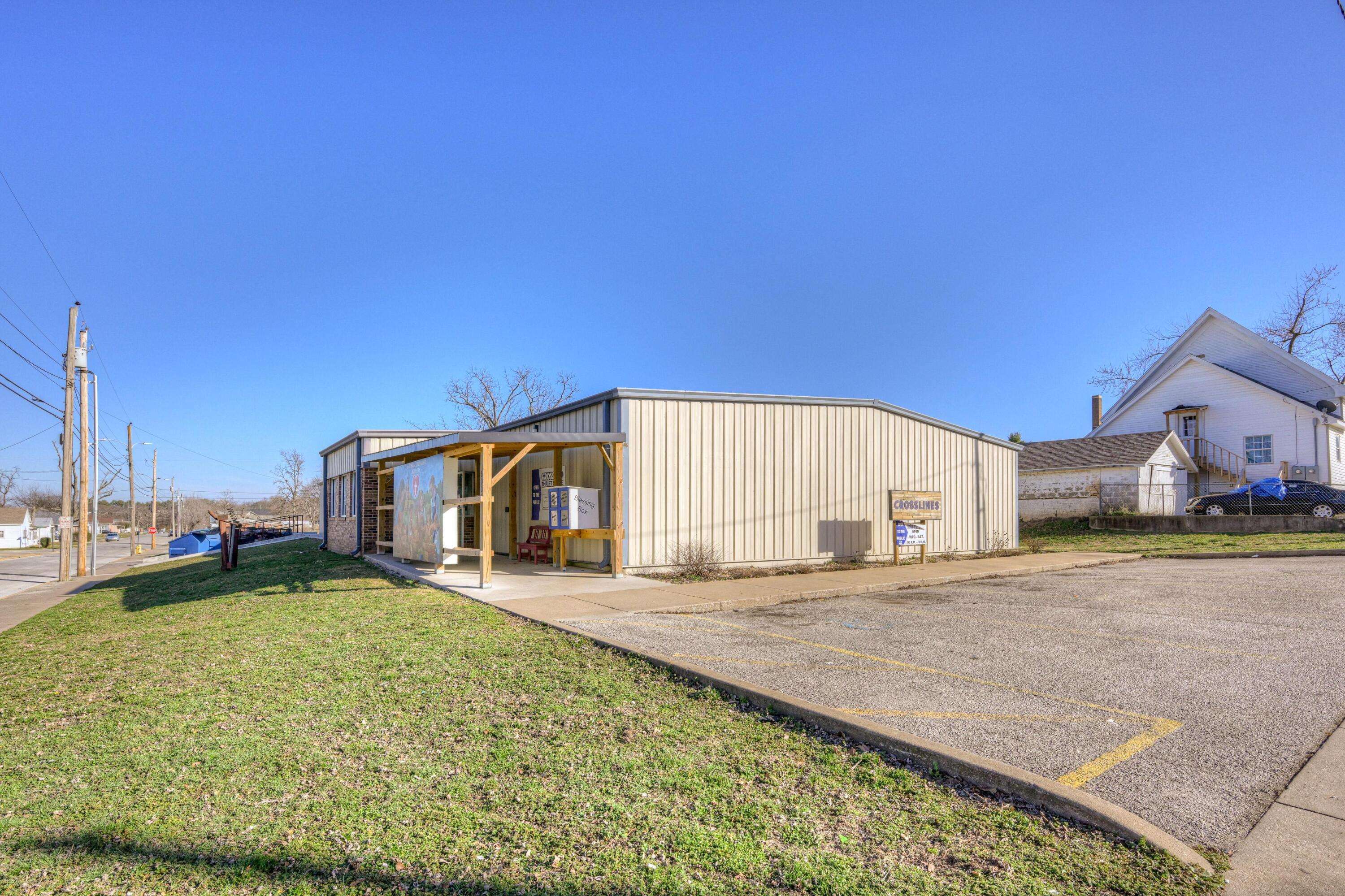 600 E 6th ST, Carthage, MO 64836