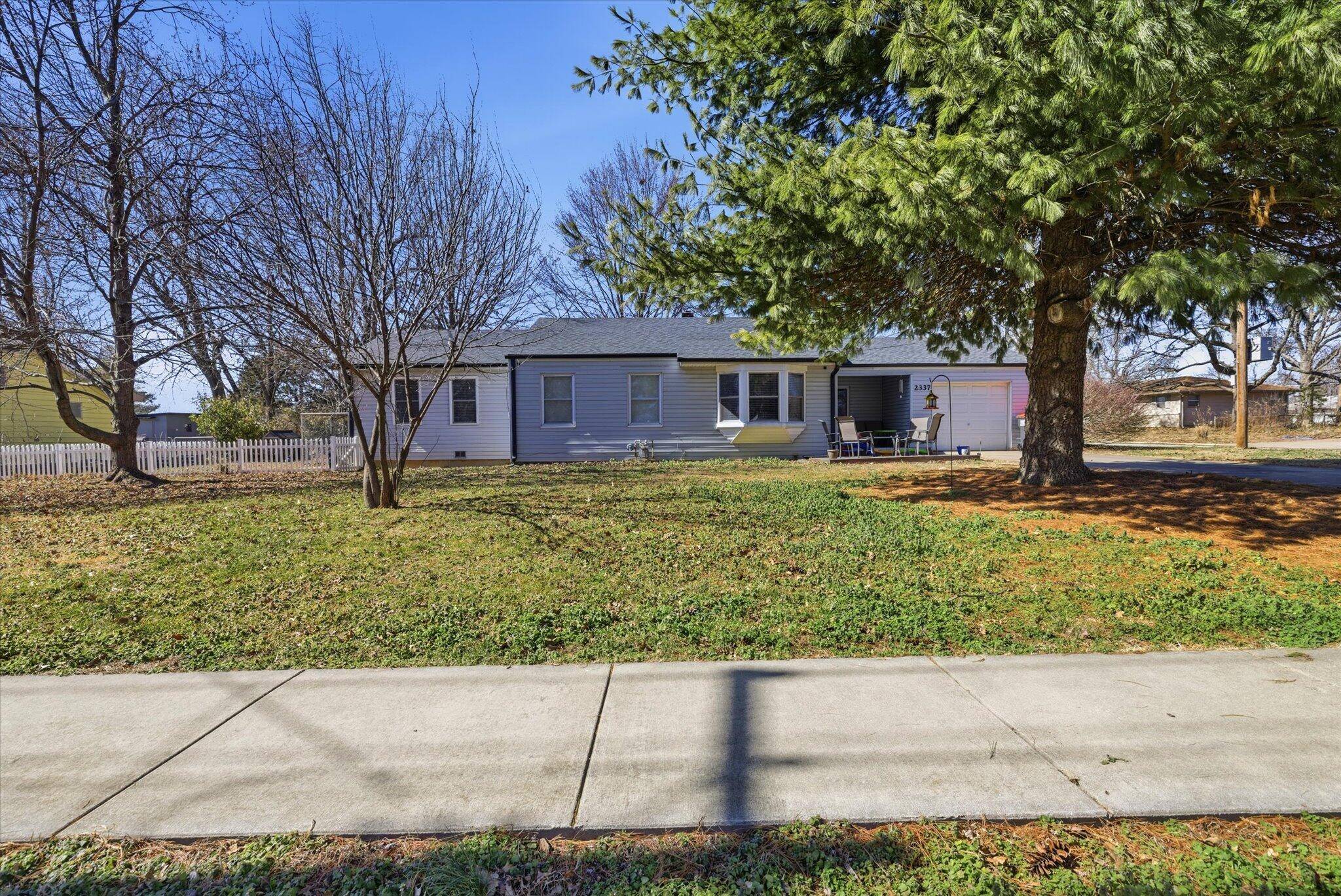 2337 S Holland AVE, Springfield, MO 65807
