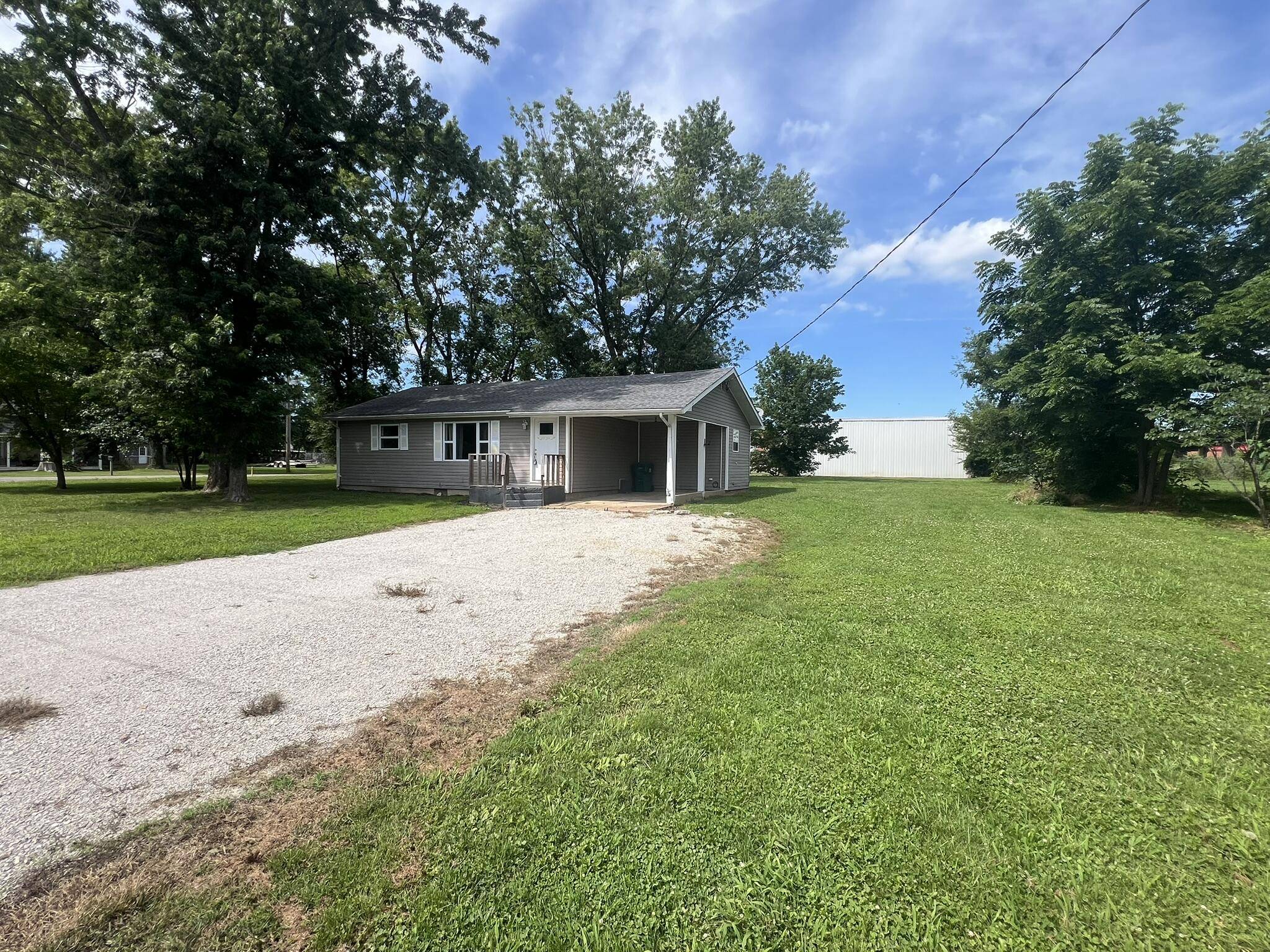 103 E Valley ST, Willow Springs, MO 65793