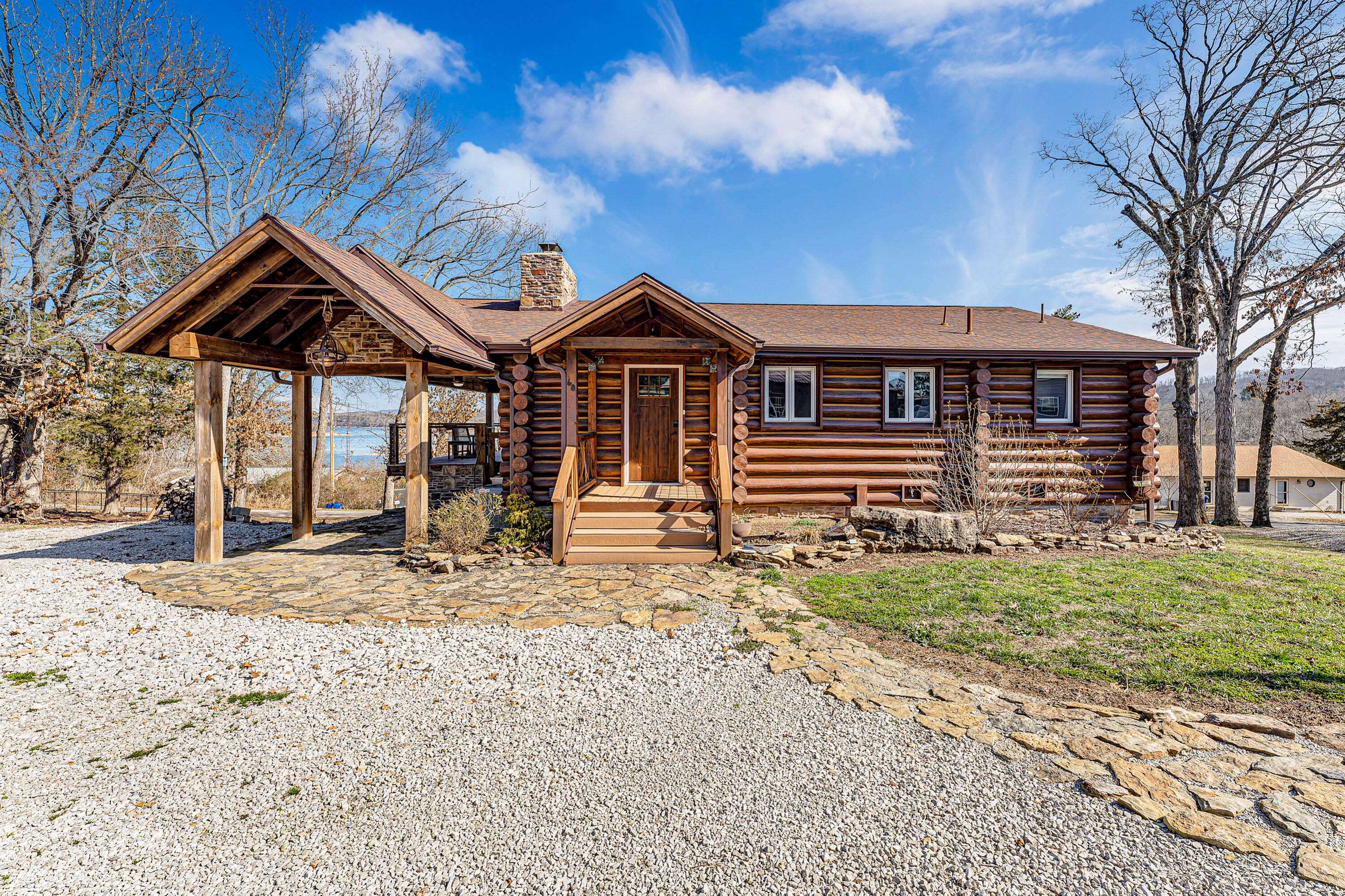 60 Chad RD, Galena, MO 65656
