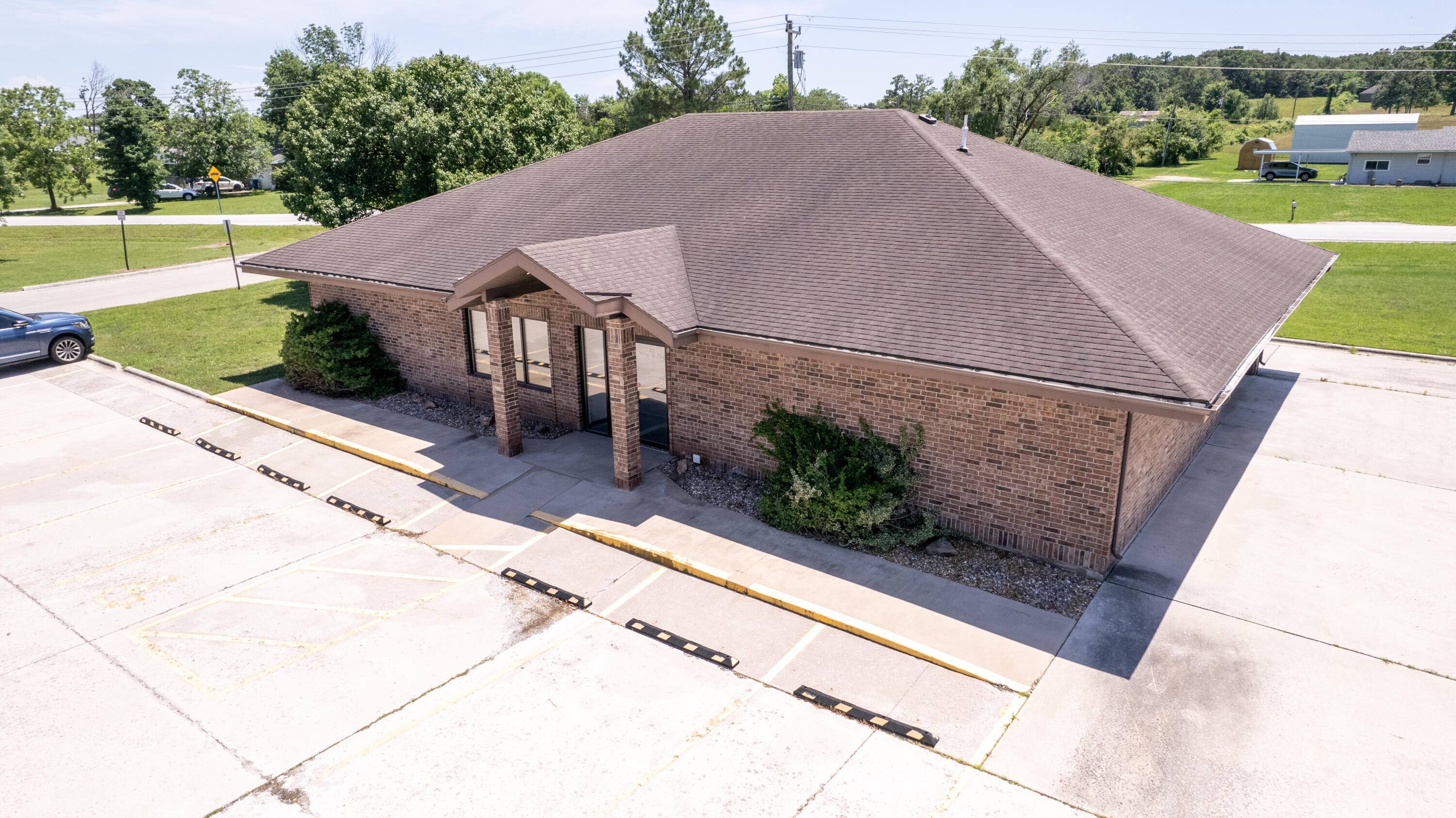 497 Pomme De Terre DR, Marshfield, MO 65706