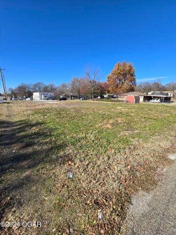 2009 E 4th ST, Joplin, MO 64801