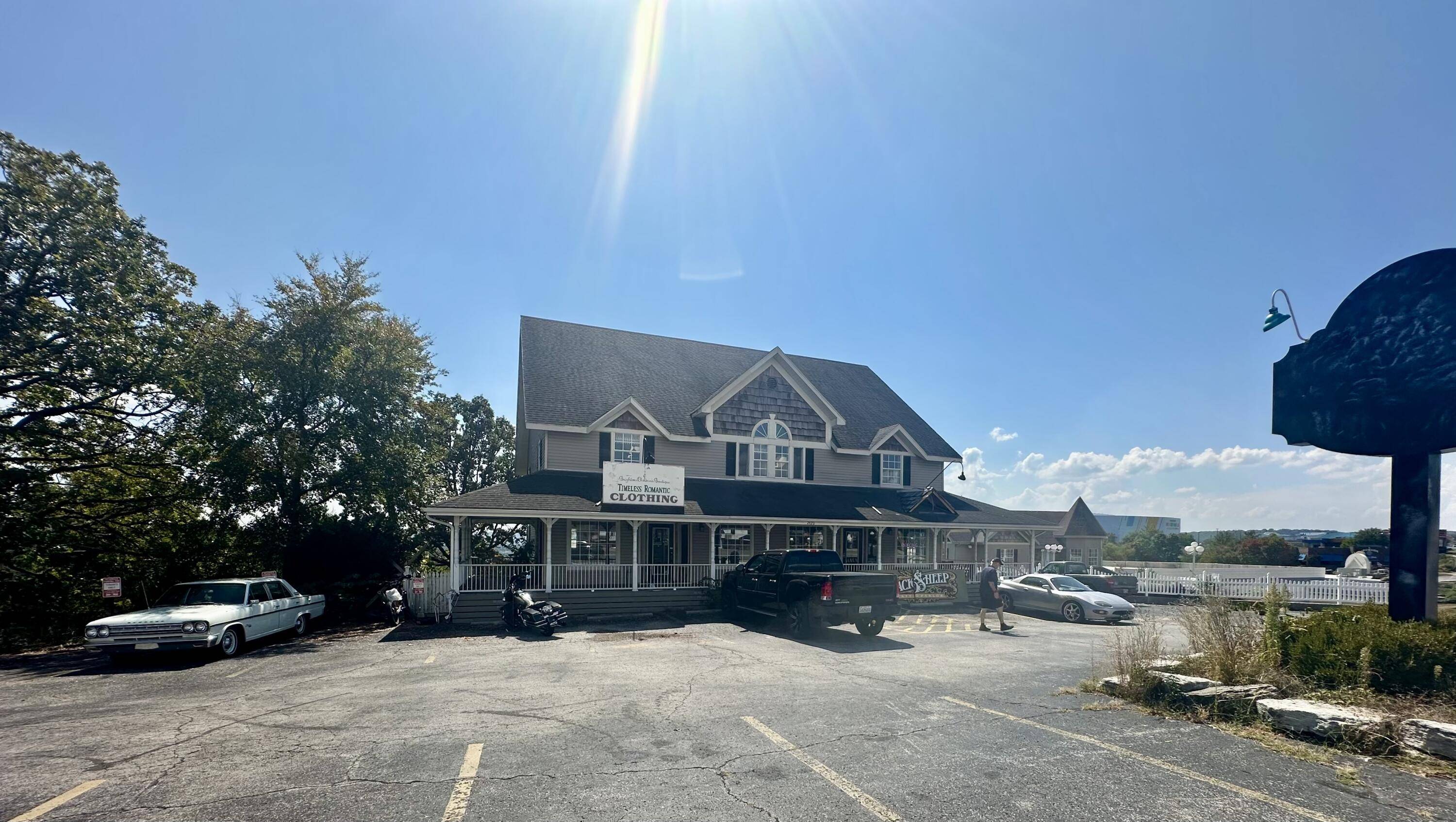 2420 W 76 Country BLVD, Branson, MO 65616