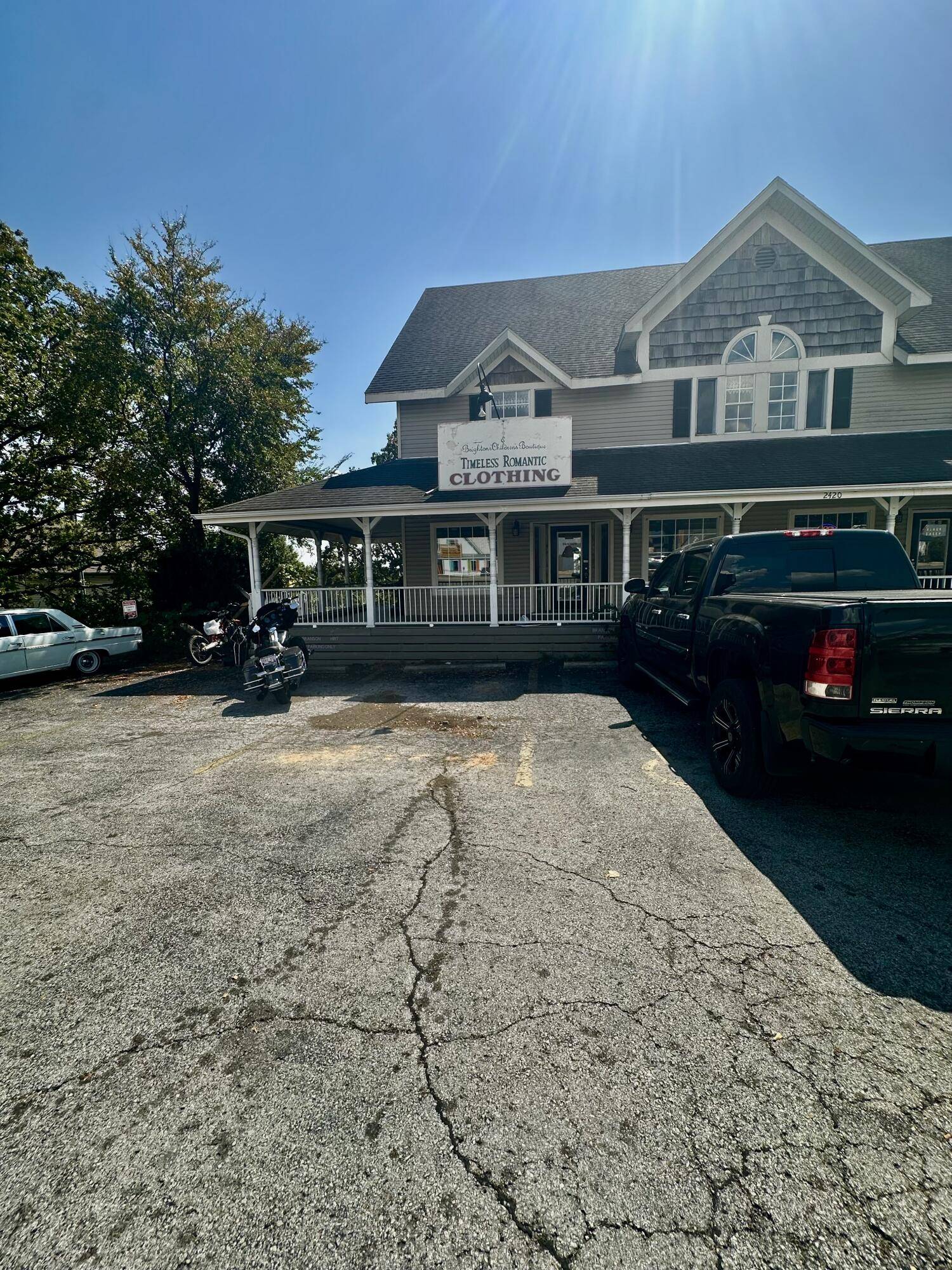 2420 W 76 Country BLVD, Branson, MO 65616