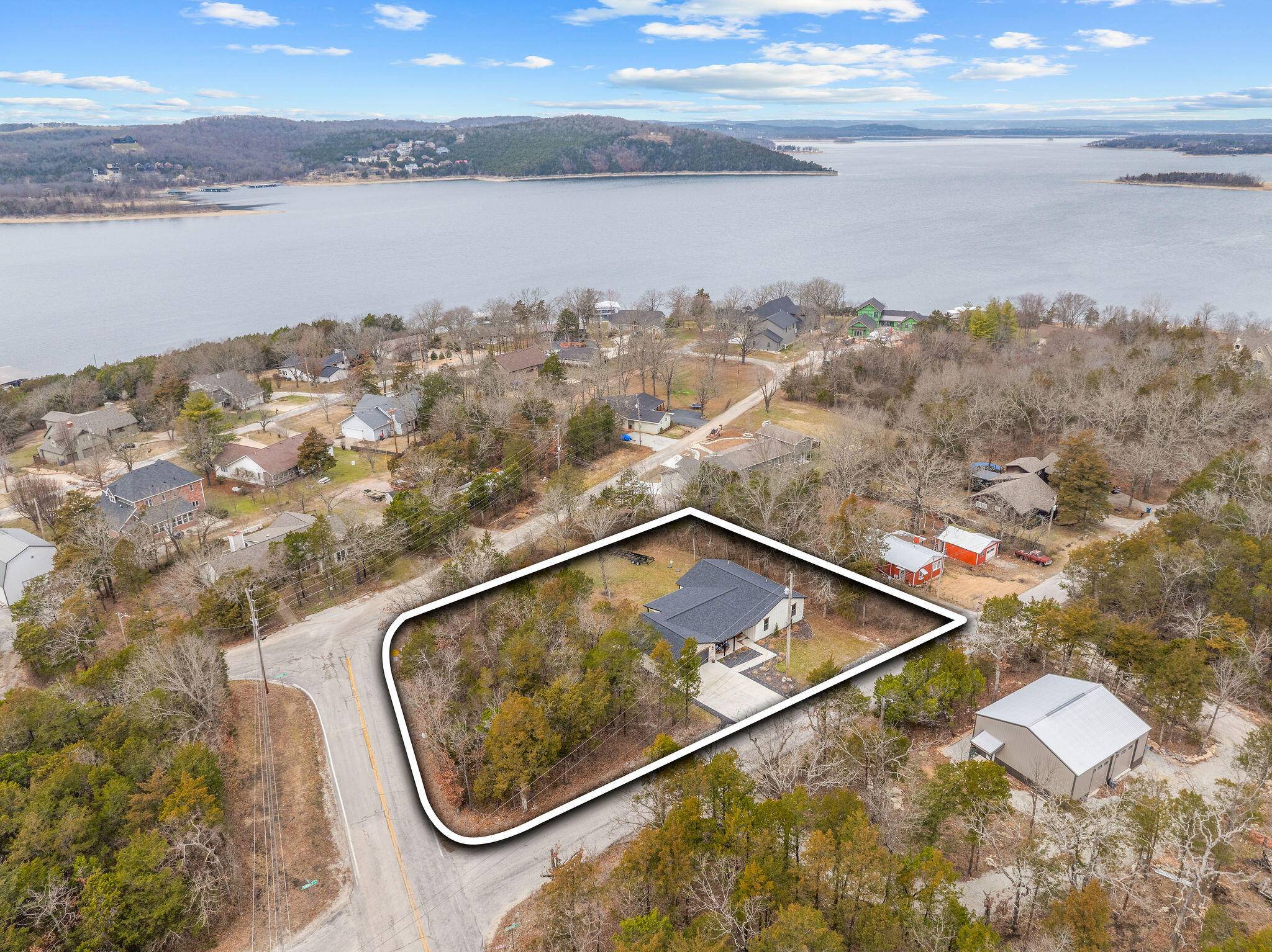1143 Oakwood DR, Hollister, MO 65672