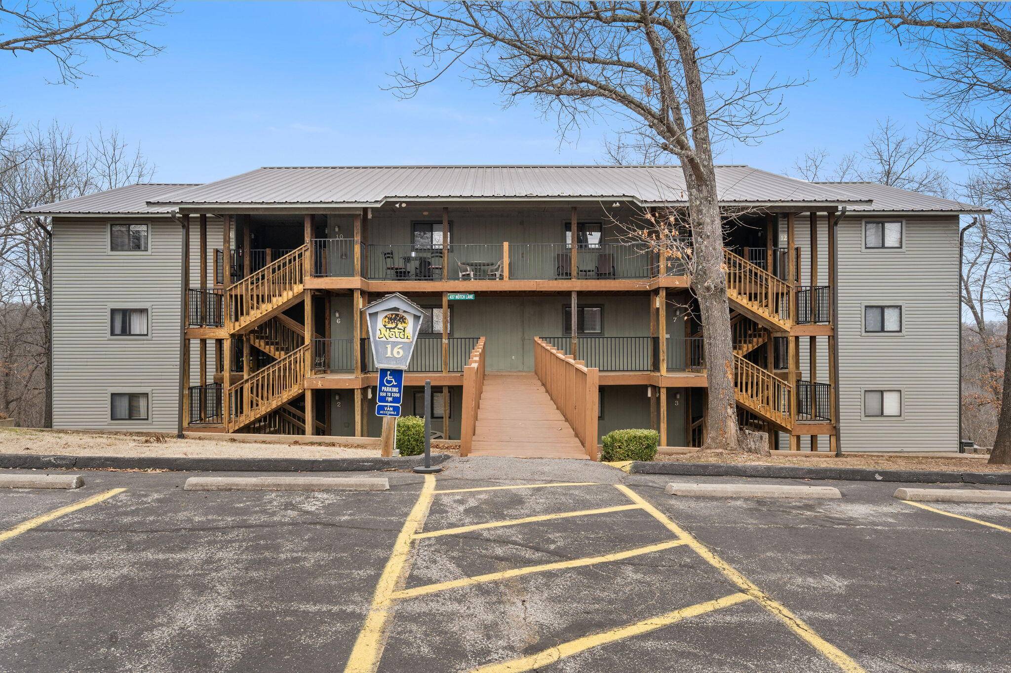 437 Notch LN #8, Branson West, MO 65737