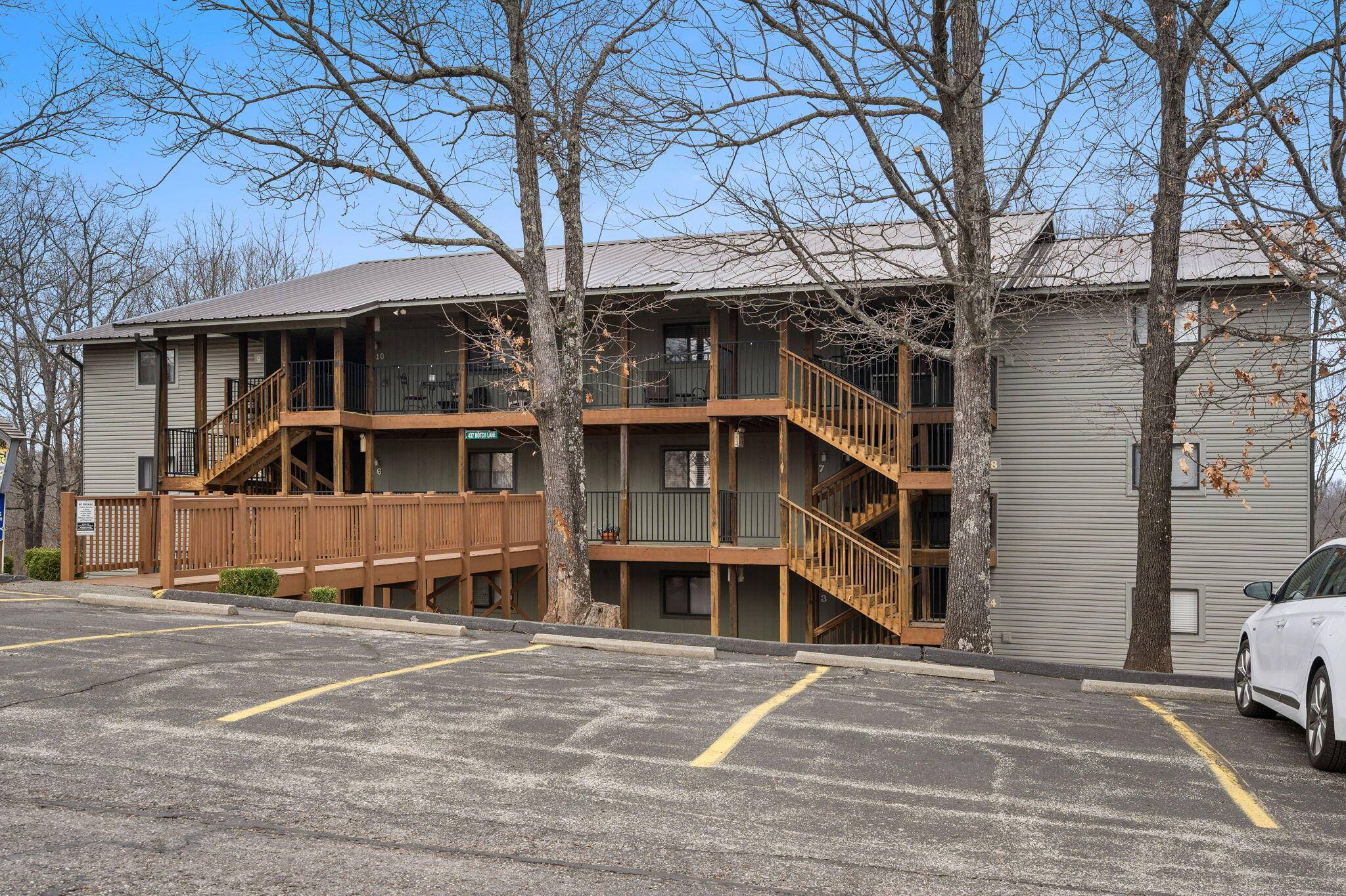 437 Notch LN #8, Branson West, MO 65737