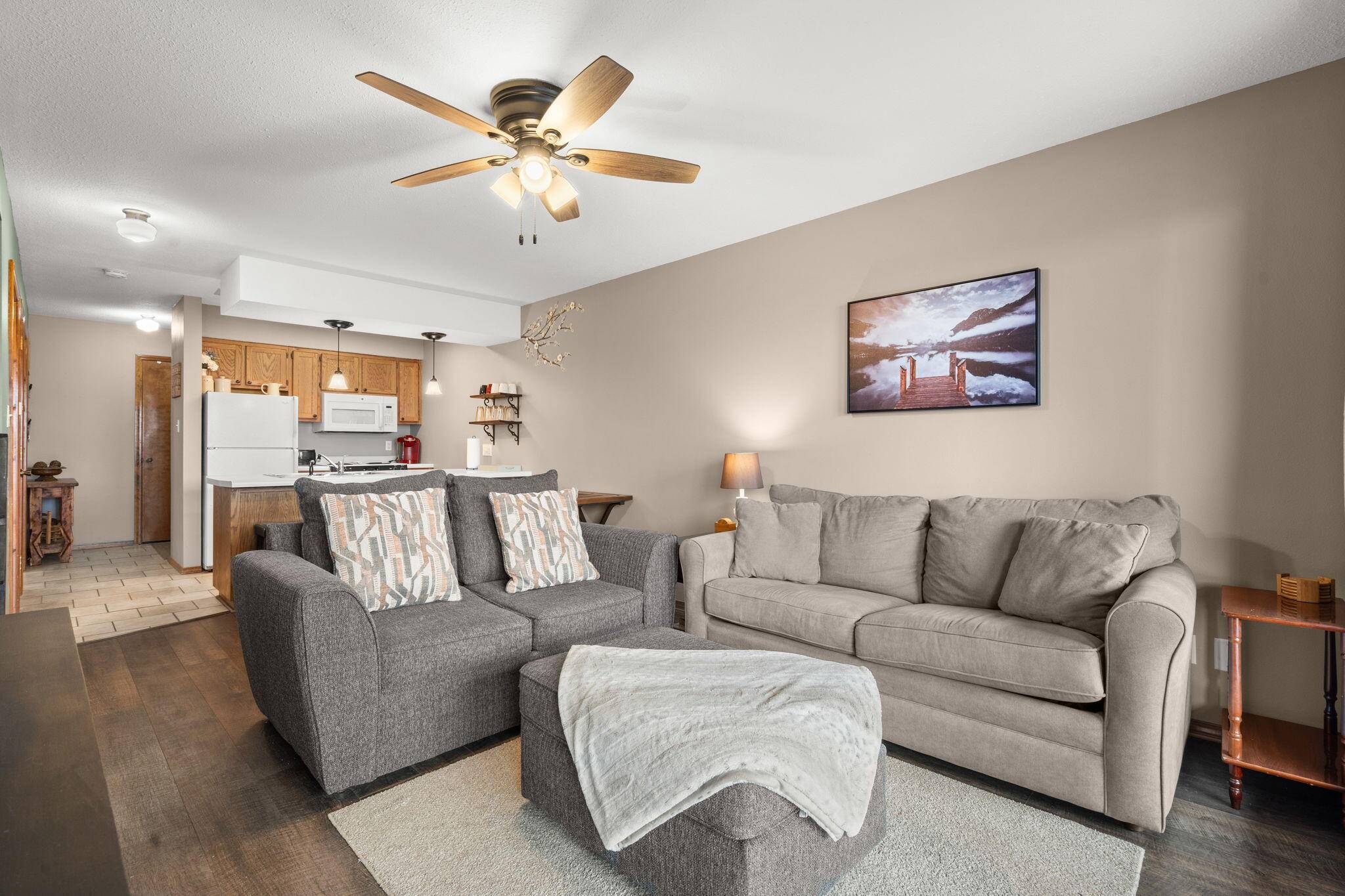 437 Notch LN #8, Branson West, MO 65737