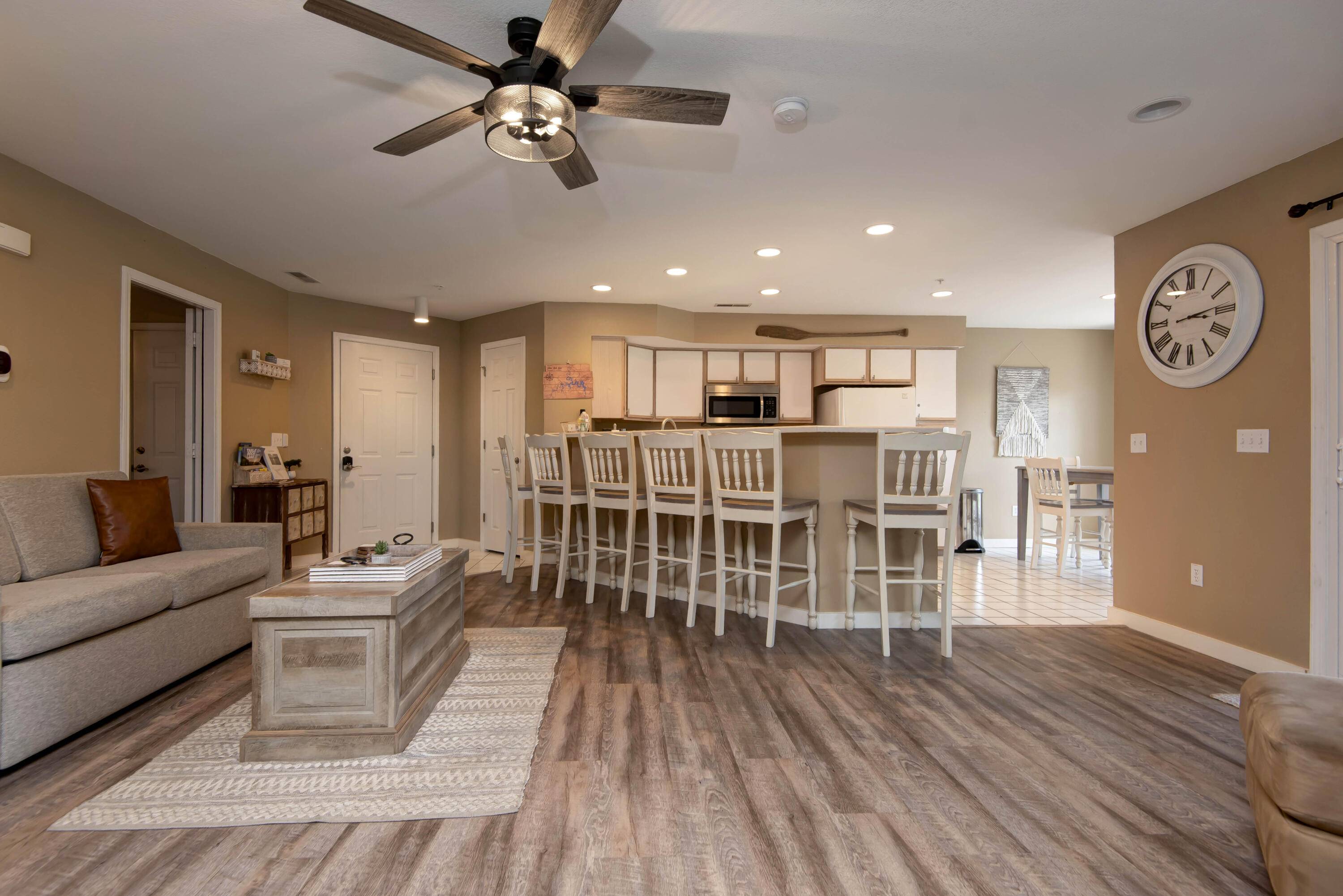 1302 Rocky Shore TER, Kimberling City, MO 65686