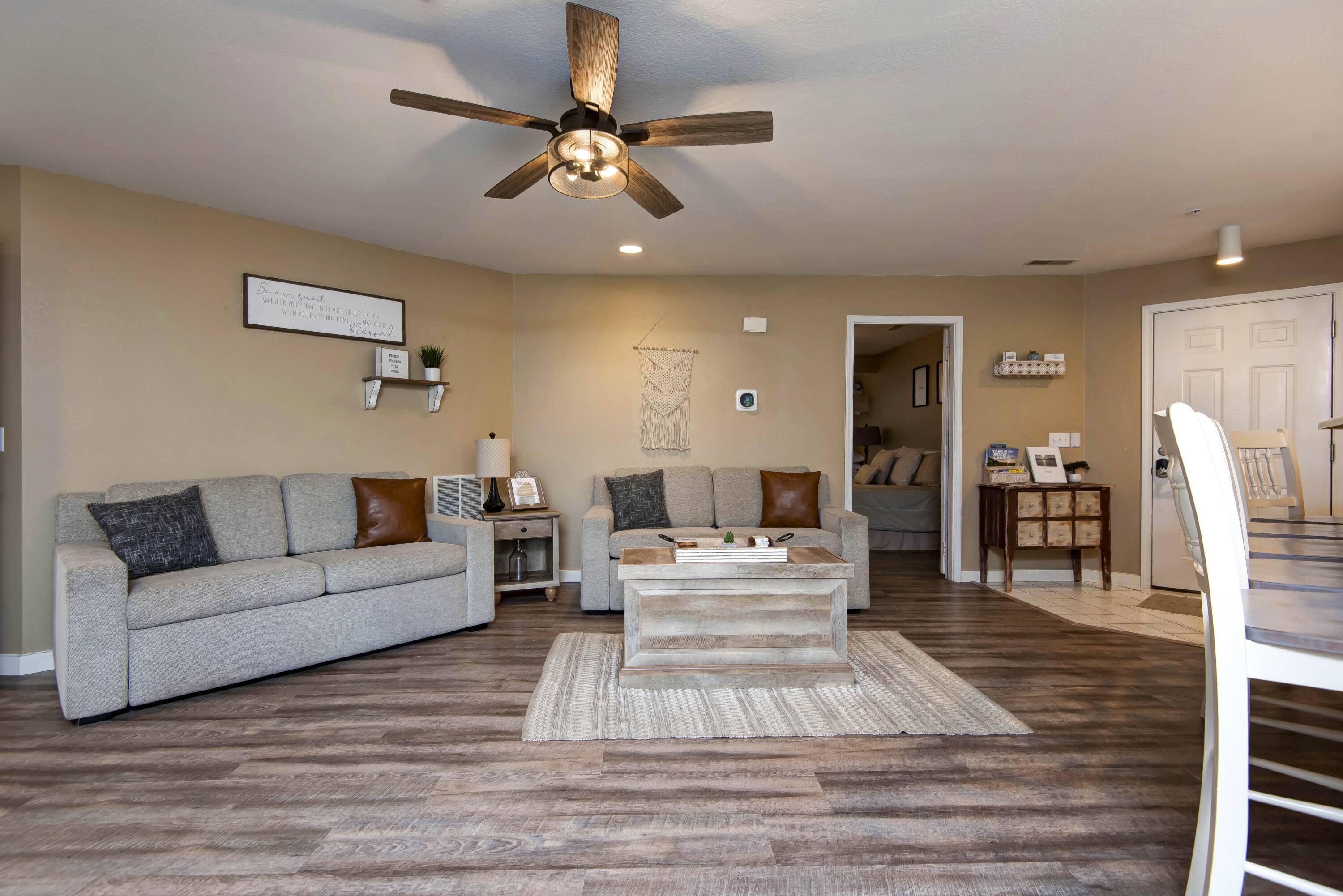 1302 Rocky Shore TER, Kimberling City, MO 65686