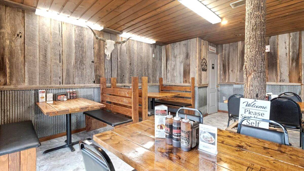 1027 Porter Wagoner BLVD, West Plains, MO 65775